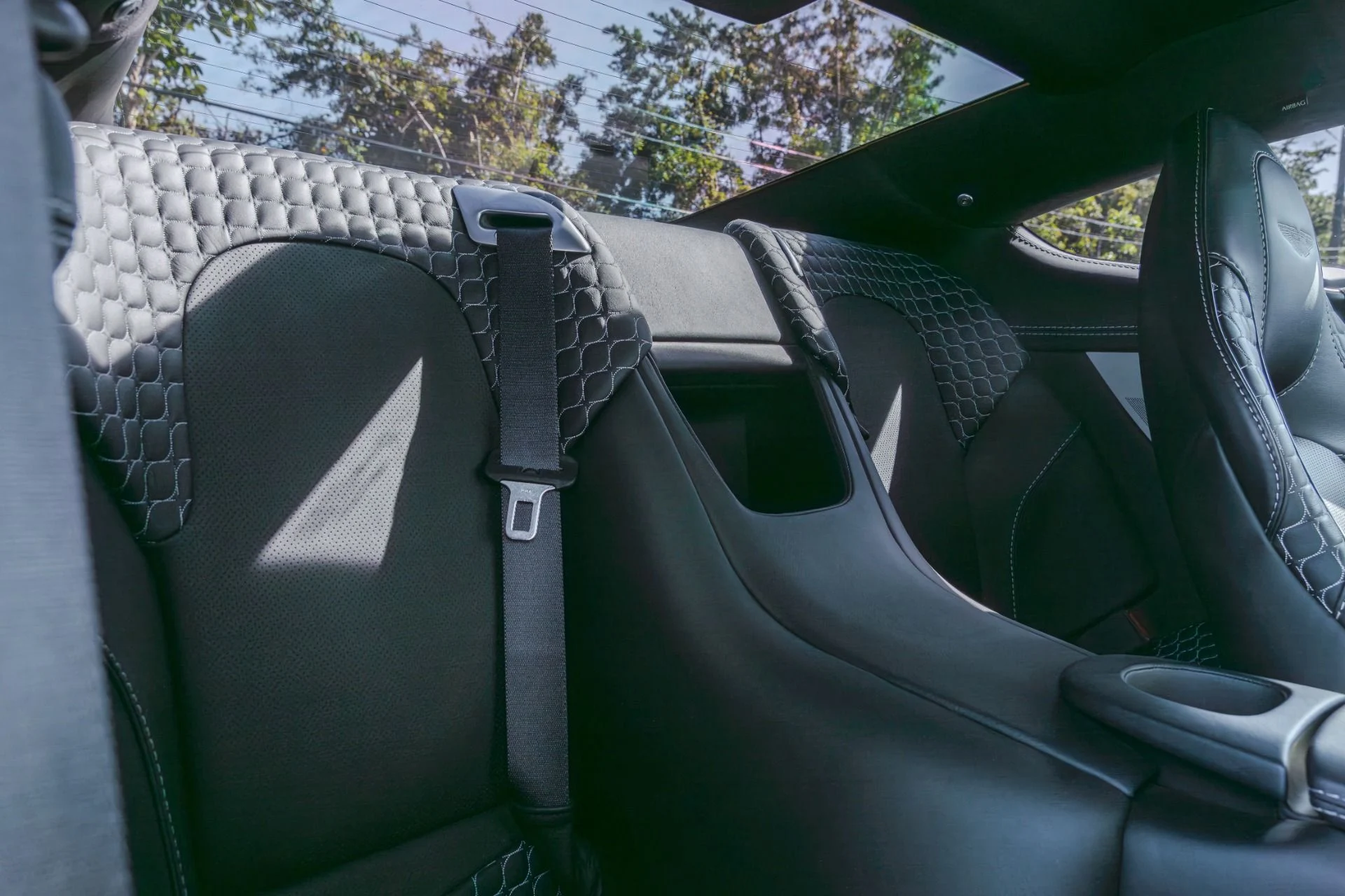 mph027_3266109393_Used_2014_Aston_Martin_Vanquish_w_Quilted_Stitching_Carbon_Interior_Carbon_Exterior_1757455355_f09fdc9cbe