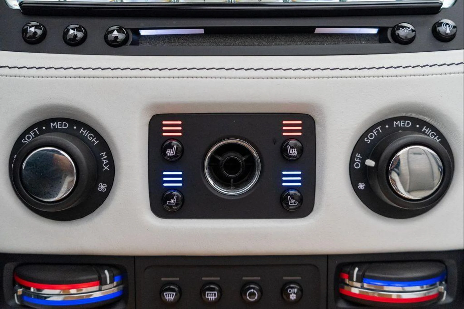 mph027_3270080283_V663_DM_6_SK_1_H7_AO_2ukwav4g_DY_30_26c30353fe