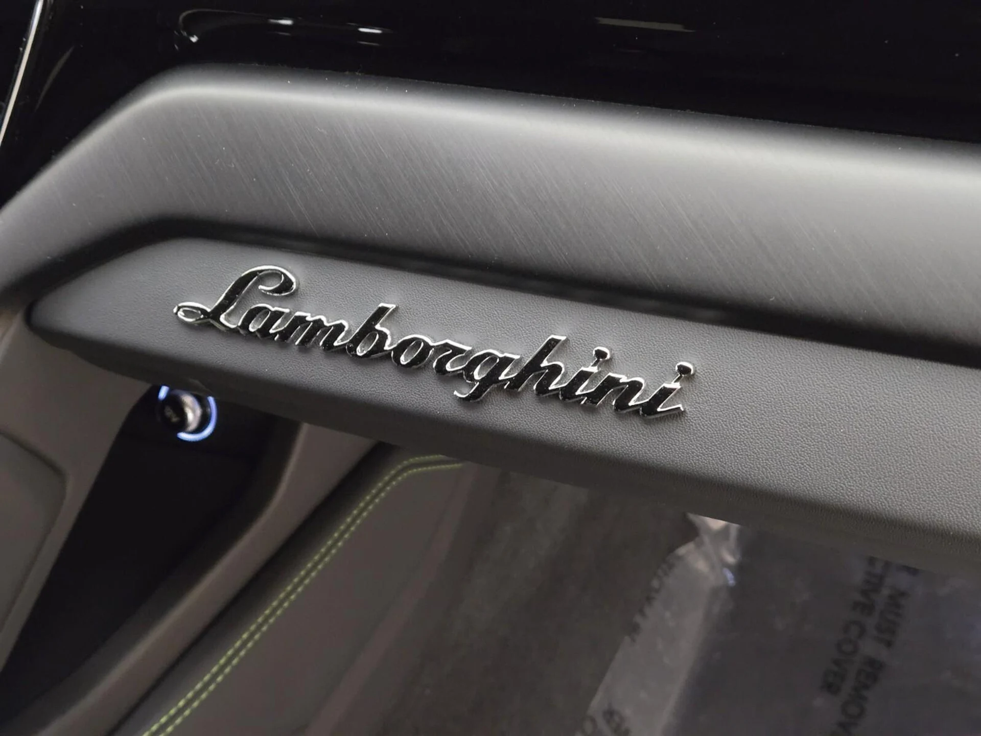 mph027_3279807107_Used_2023_Lamborghini_Urus_S_1770879337_acf9d2ed29