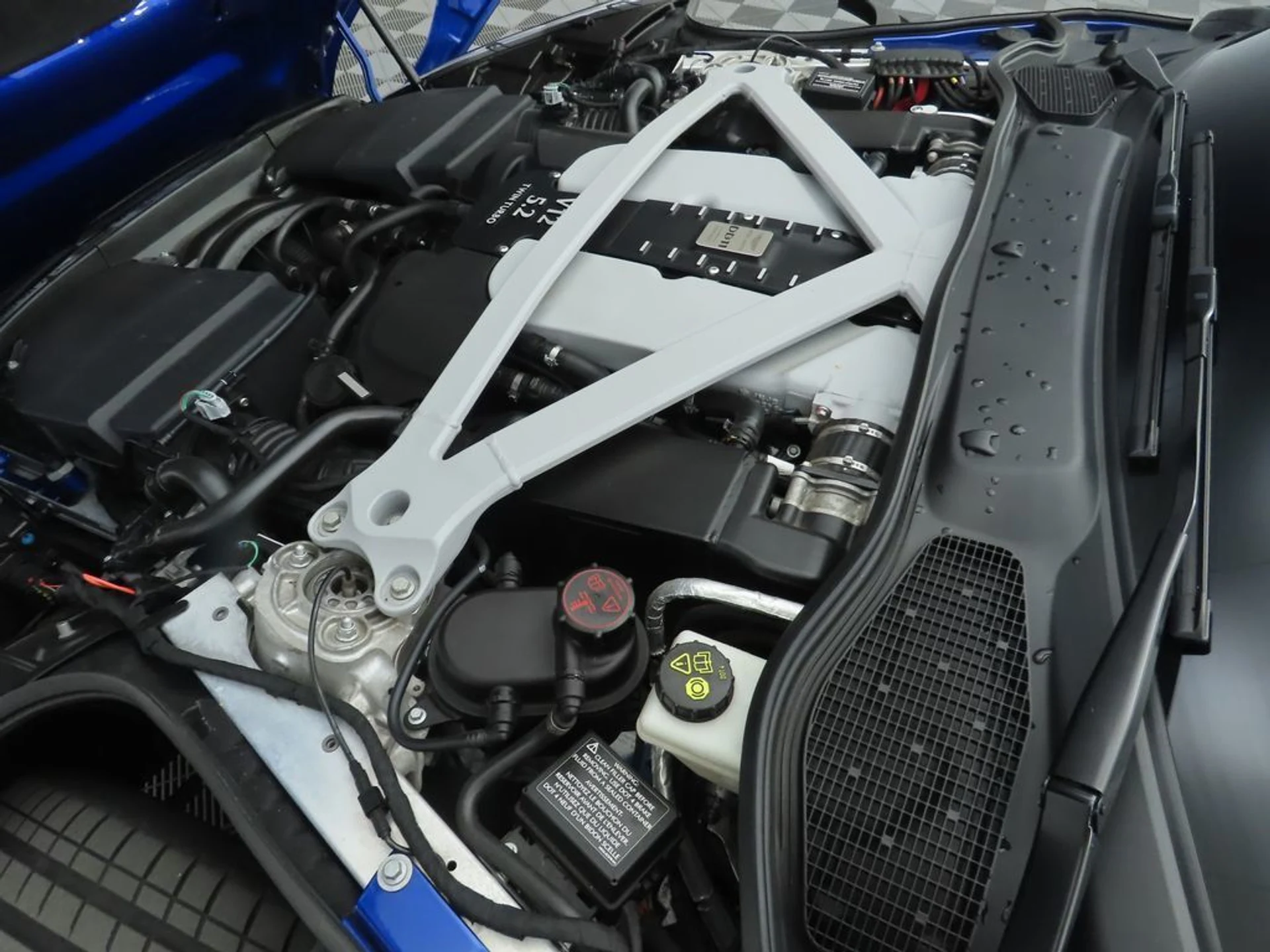 mph027_3286183369_used_2018_aston_martin_db11_v12coupe_8119_22975098_28_1024_b70813e46c