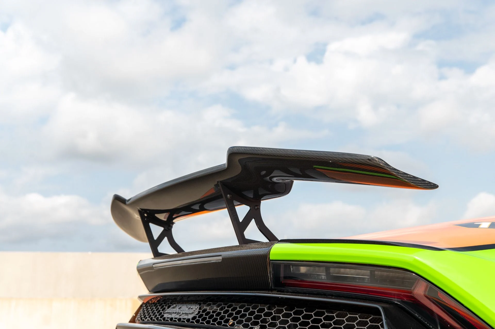 mph027_3288224959_Used_2021_Lamborghini_Huracan_EVO_1753824342_c9d8b06e60
