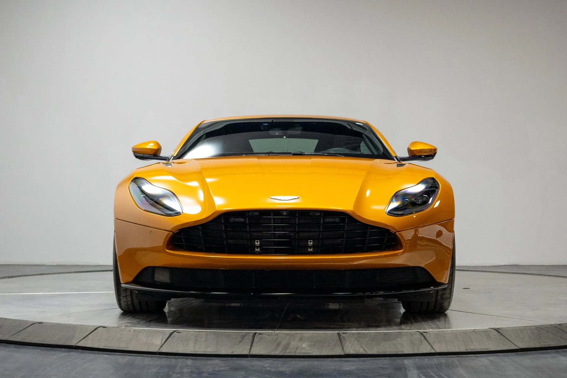 mph027_3292507119_Used_2018_Aston_Martin_DB_11_1761056819_b0e75dee35