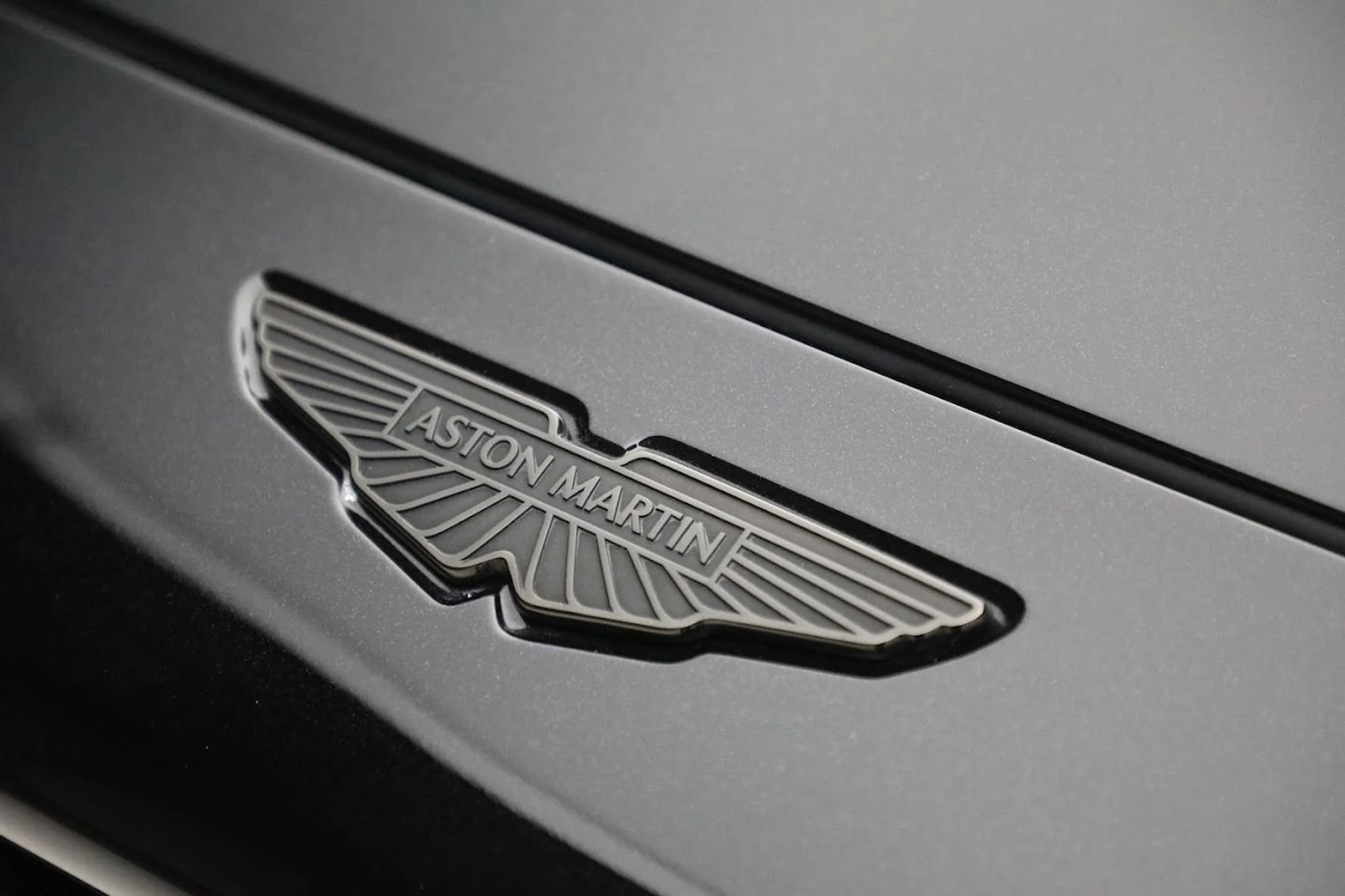 mph027_3294693364_New_2025_Aston_Martin_DBX_707_1095e6fa0c