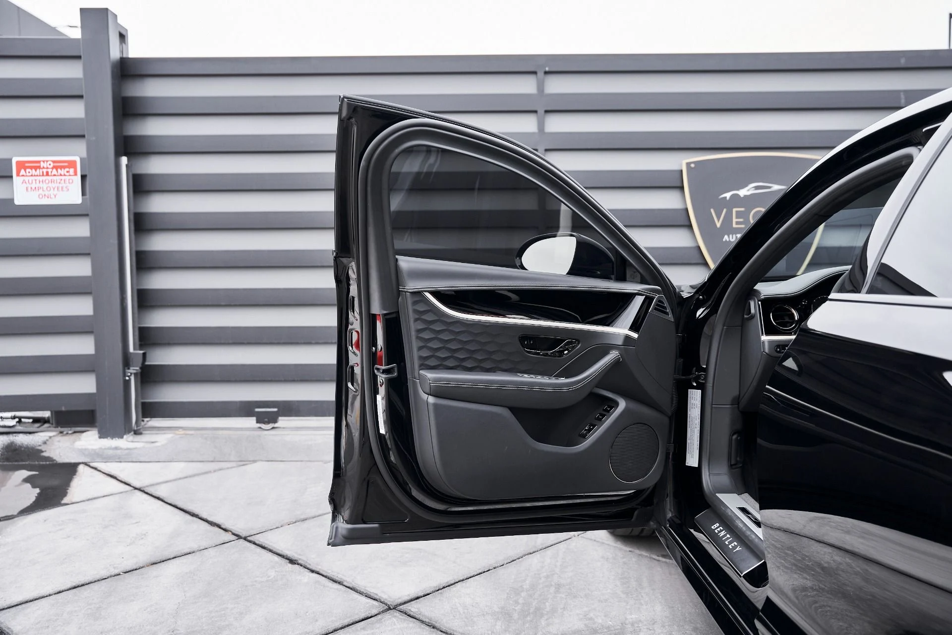 mph027_3296982045_Used_2025_Bentley_Flying_Spur_Speed_1769137058_98d5195e5e