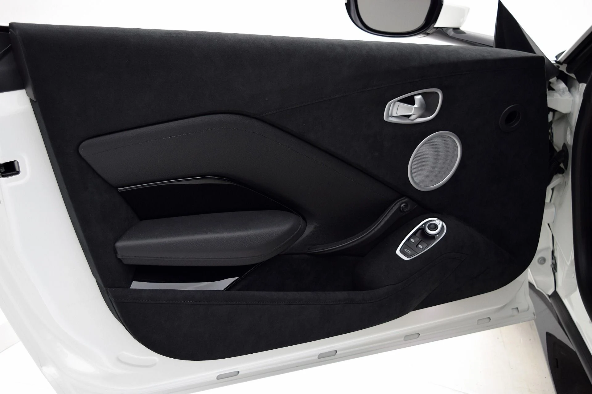 mph027_330228477_Used_2020_Aston_Martin_Vantage_Coupe_b433386a8d