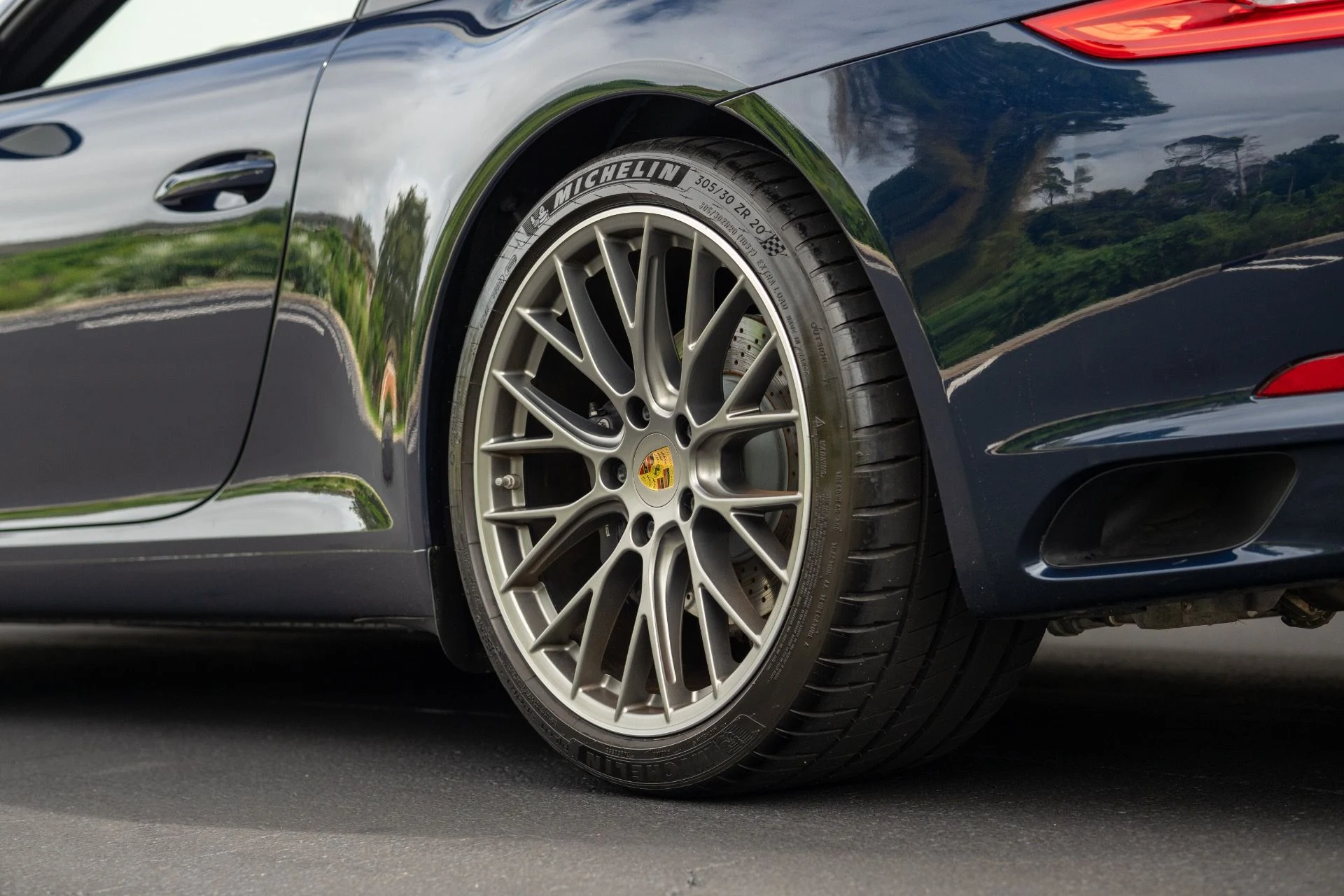 mph027_330757677_Used_2019_Porsche_911_Carrera_1759430060_90e6ba7468