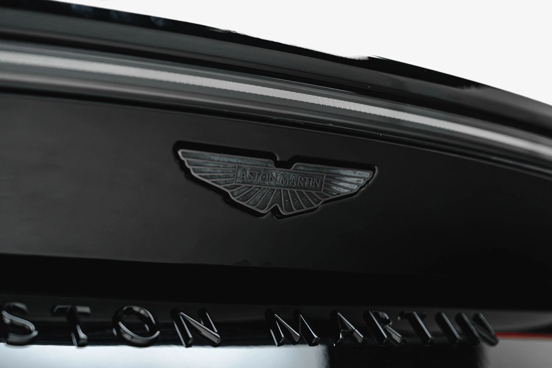 mph027_3319743338_Used_2025_Aston_Martin_Vantage_1790202720_e6256488b8