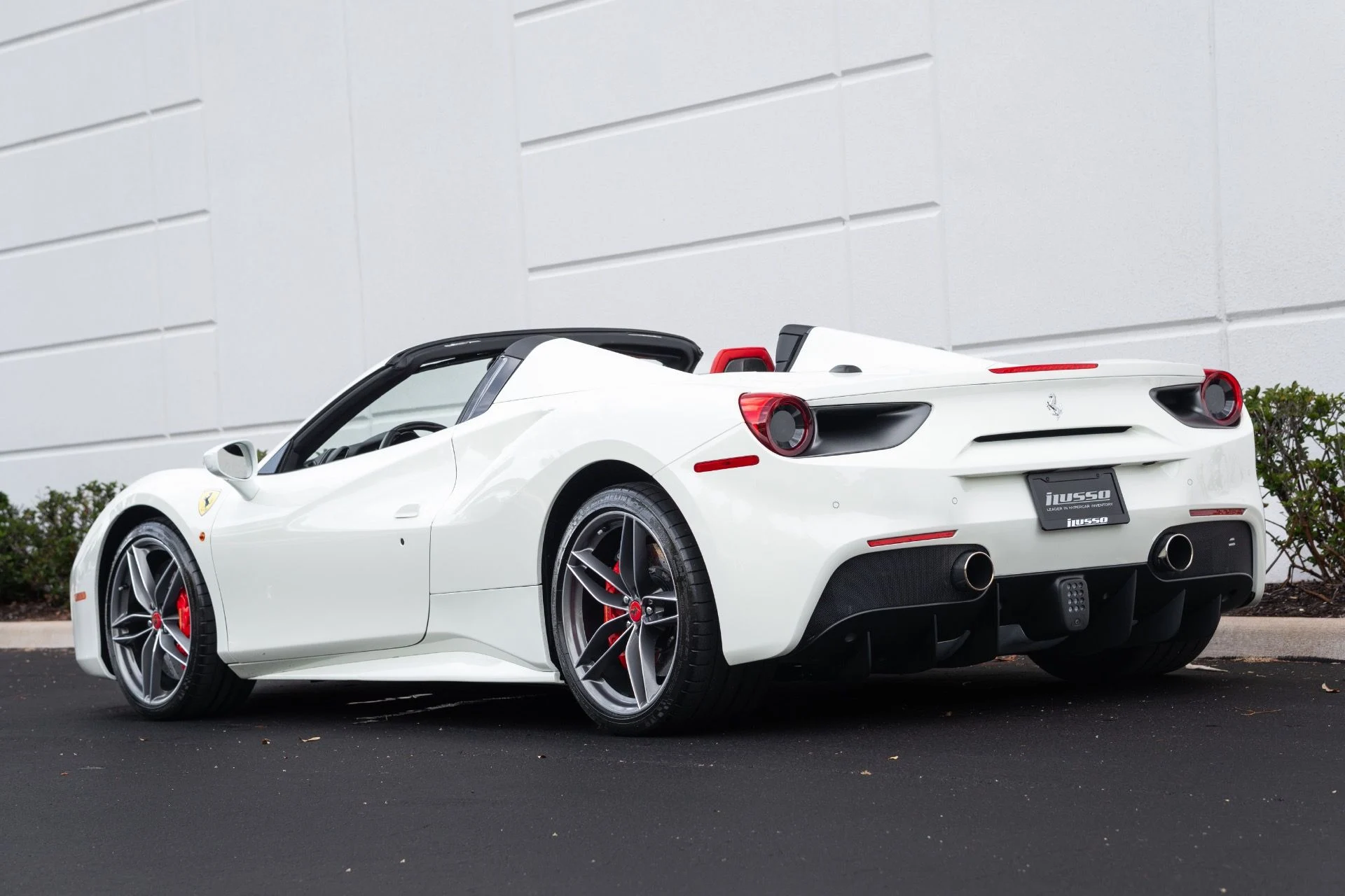 mph027_3334303509_Used_2018_Ferrari_488_Spider_1779900992_9d4f56b54e