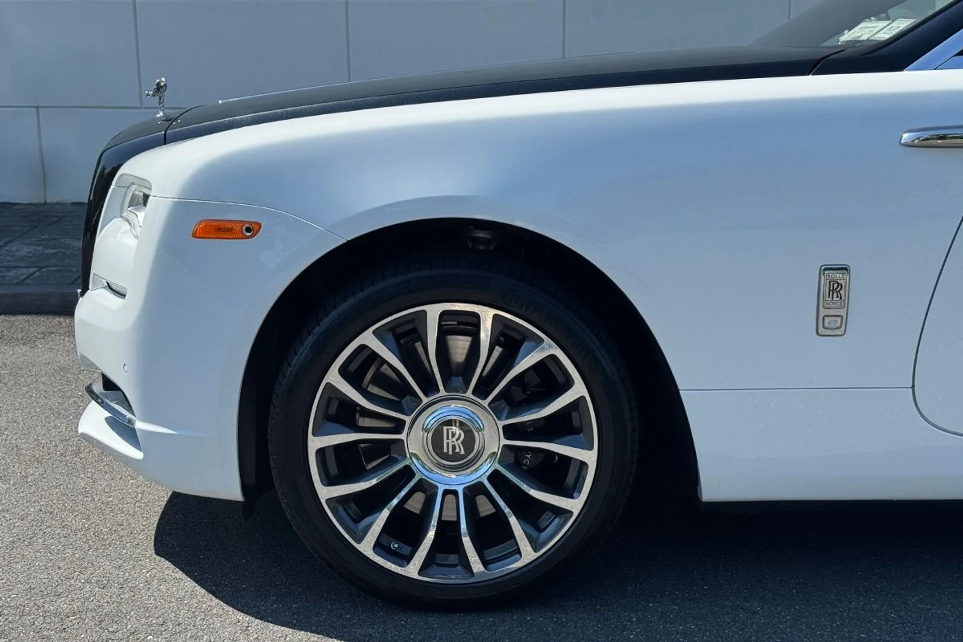 mph027_333724354_Used_2019_Rolls_Royce_Dawn_1750938098_67a26e1972