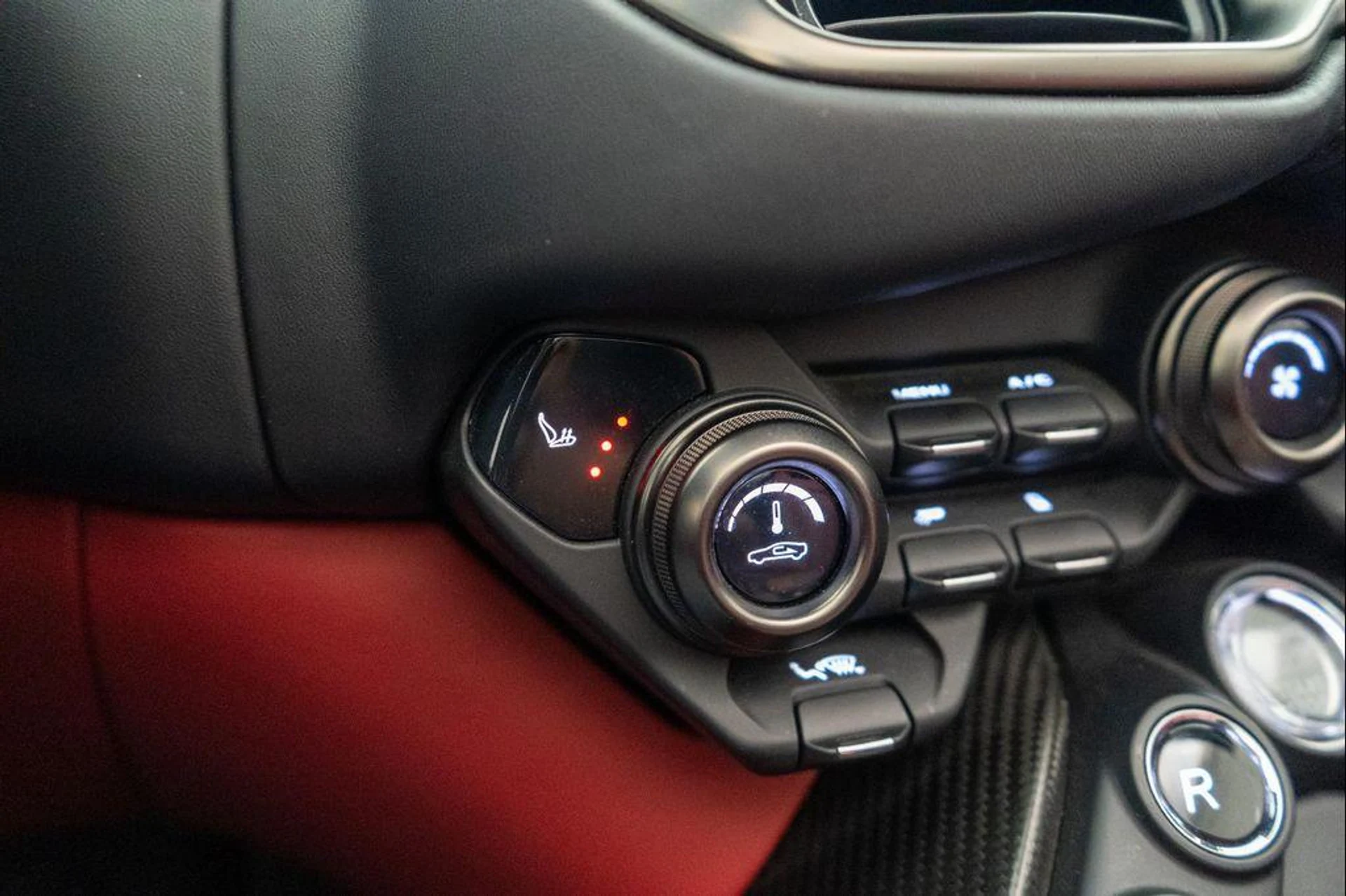 mph027_3348110134_VA_Mc_Jmuc_Knsbw_LH_Gr_Uw_PHXA_54ss_7b30748124