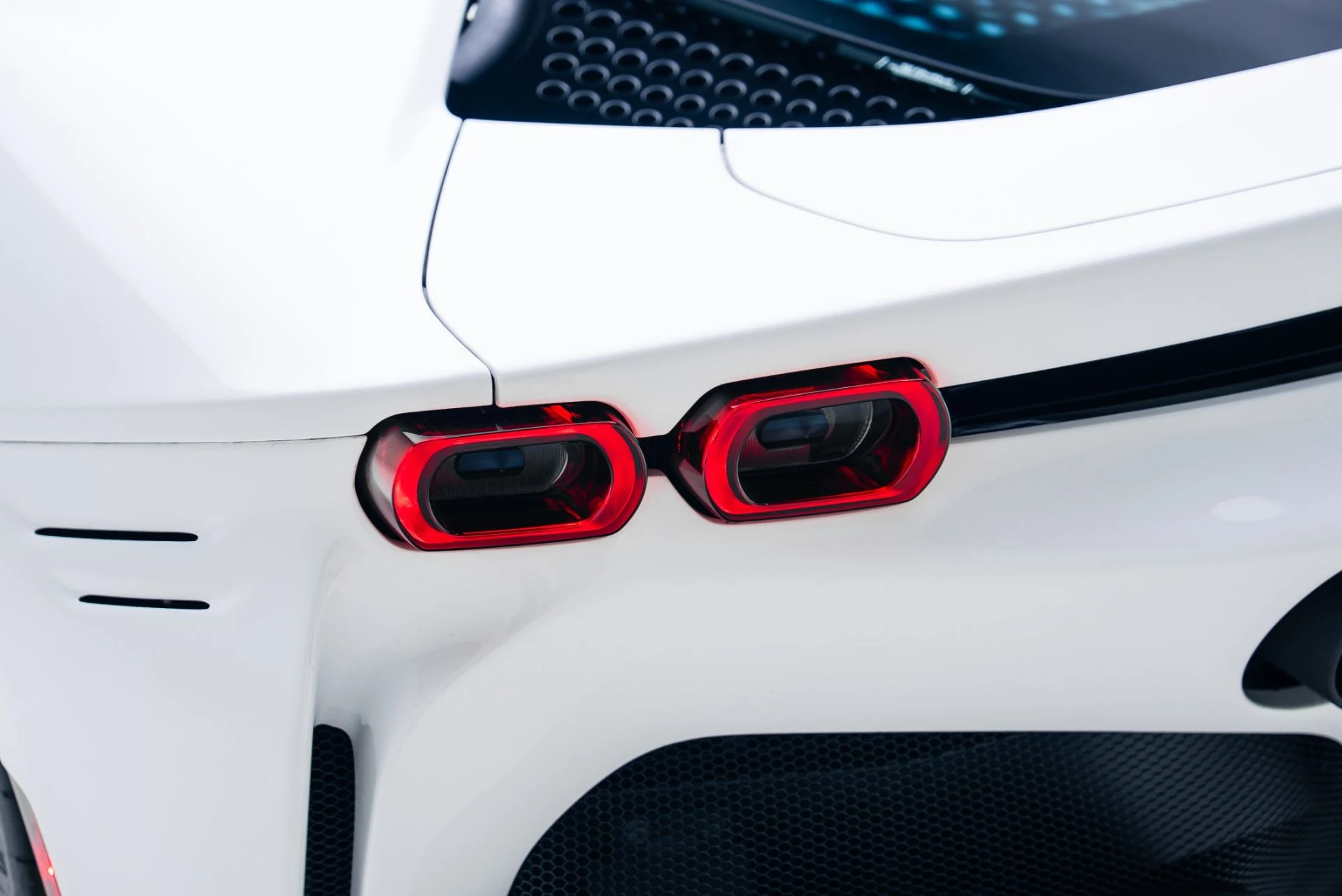 mph027_3349576324_Used_2024_Ferrari_SF_90_Spider_1764978674_88292b4acd