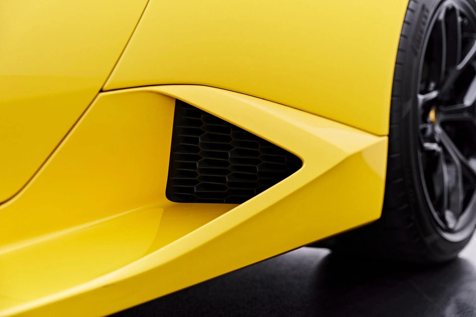 mph027_3351632811_Used_2018_Lamborghini_Huracan_LP_580_2_S_1784246812_aa40f02e4a