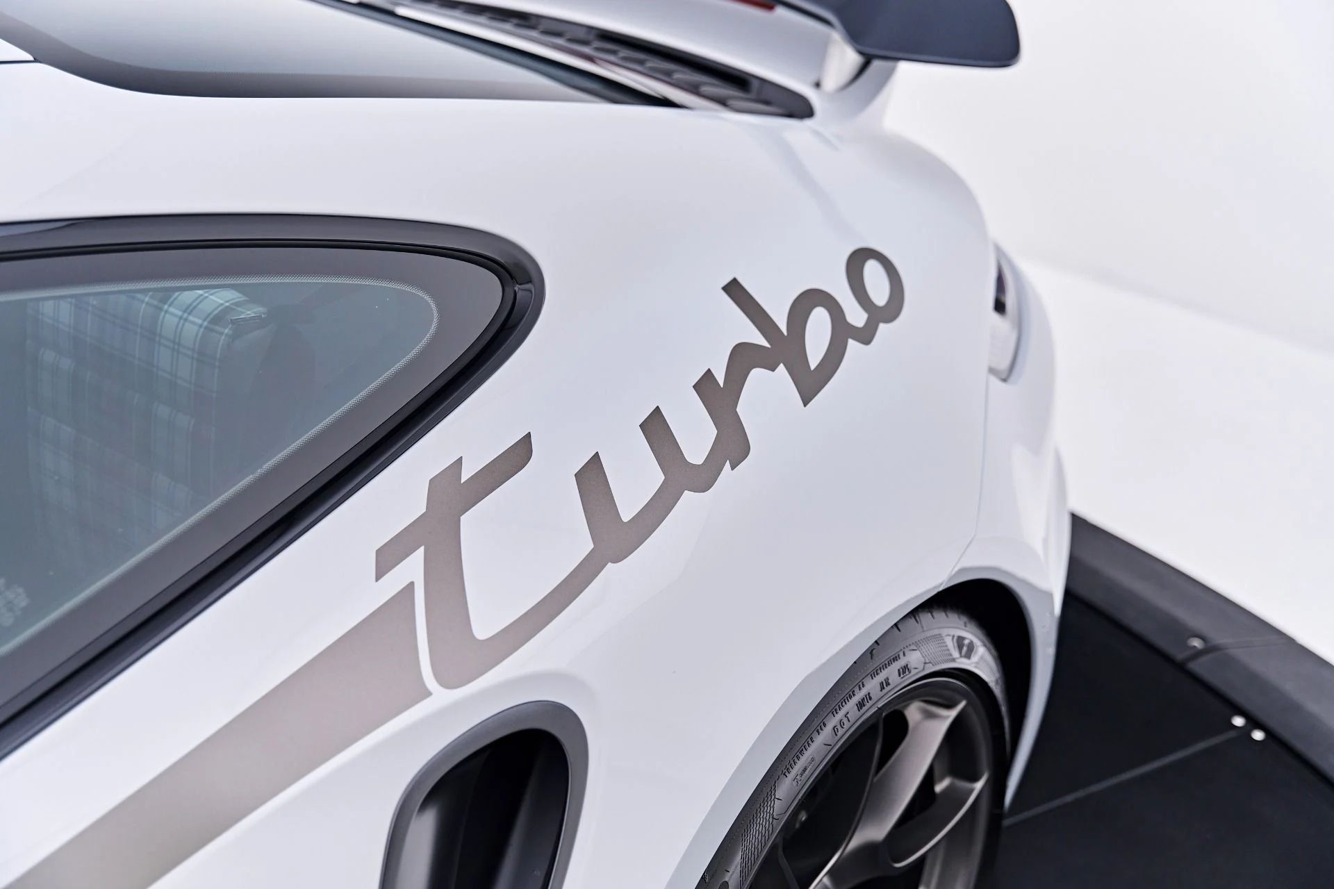 mph027_3374404559_Used_2025_Porsche_911_Turbo_S_1784161203_9a662b4aaa
