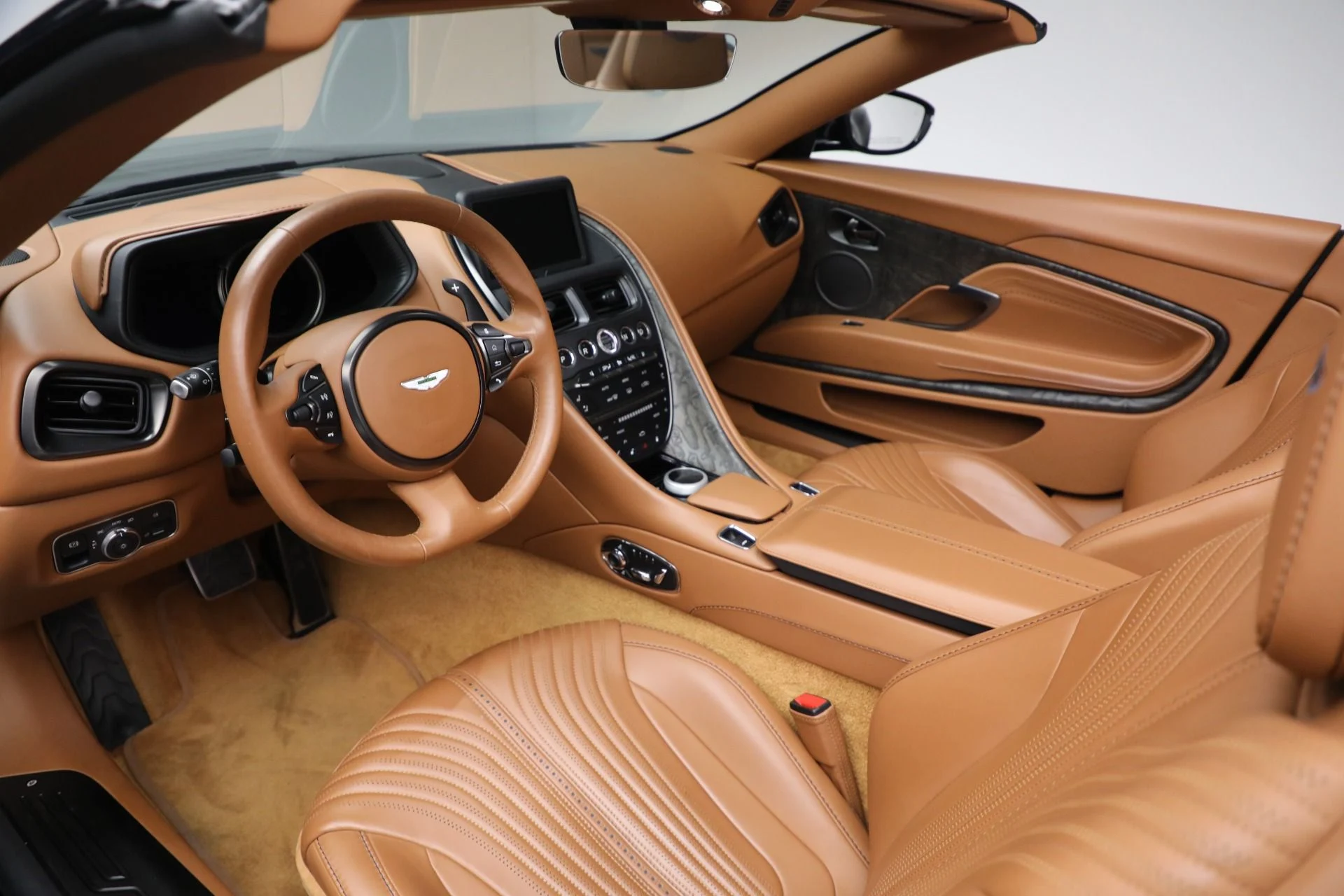 mph027_3379157290_Used_2022_Aston_Martin_DB_11_Volante_b34543e21e