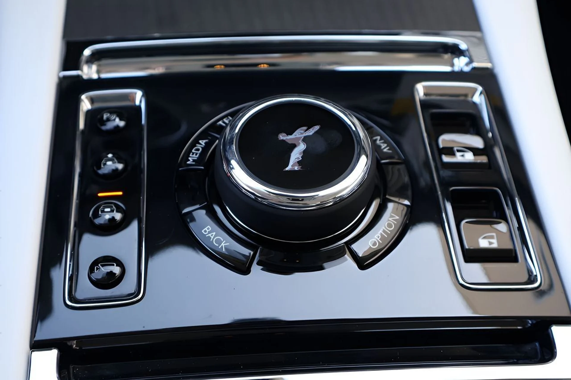 mph027_3381012437_28_a56616df99