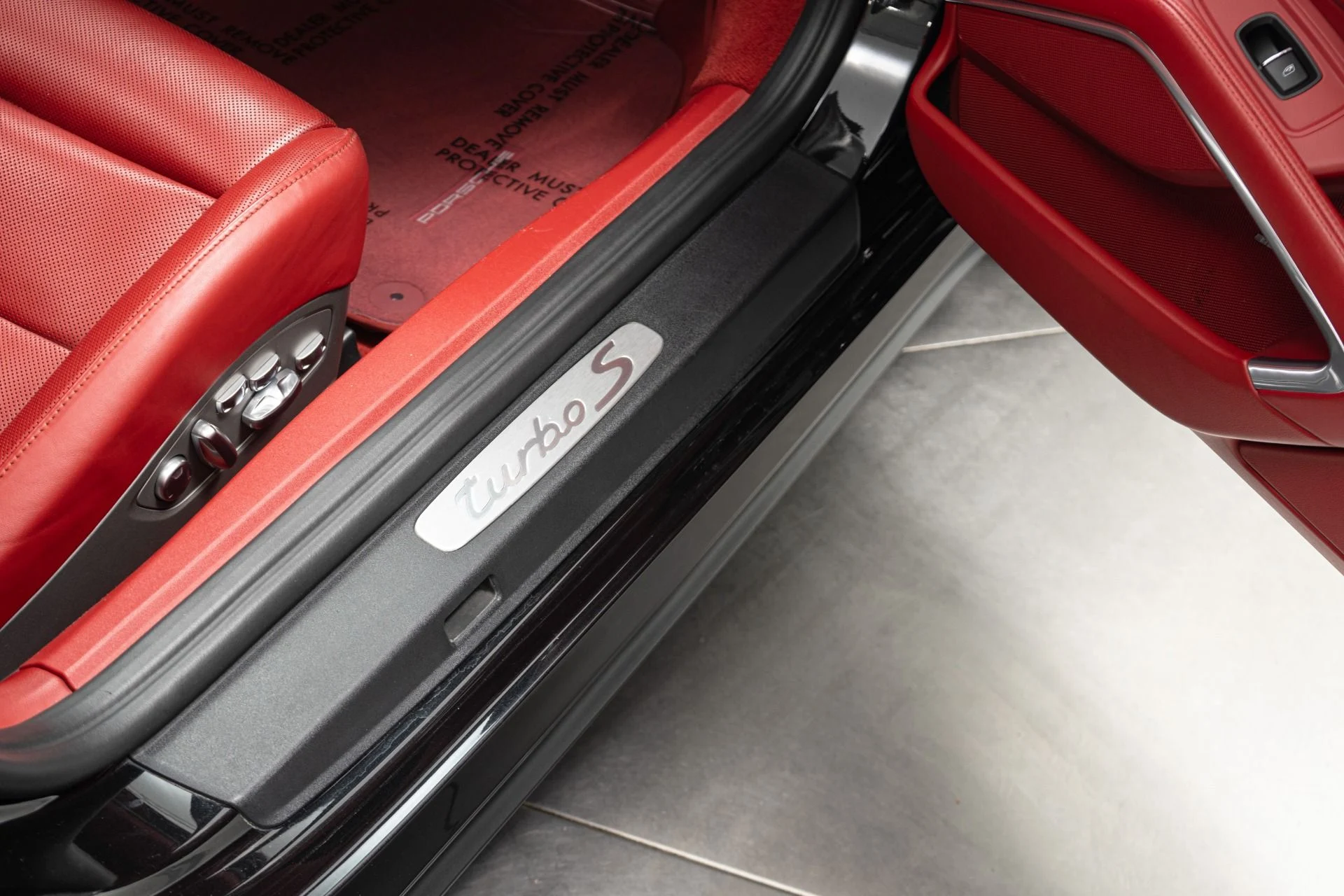 mph027_3389114872_Used_2014_Porsche_911_Turbo_S_560_Horsepower_Natural_Leather_Heated_and_Ventilated_Seats_1776370502_b2af25948b