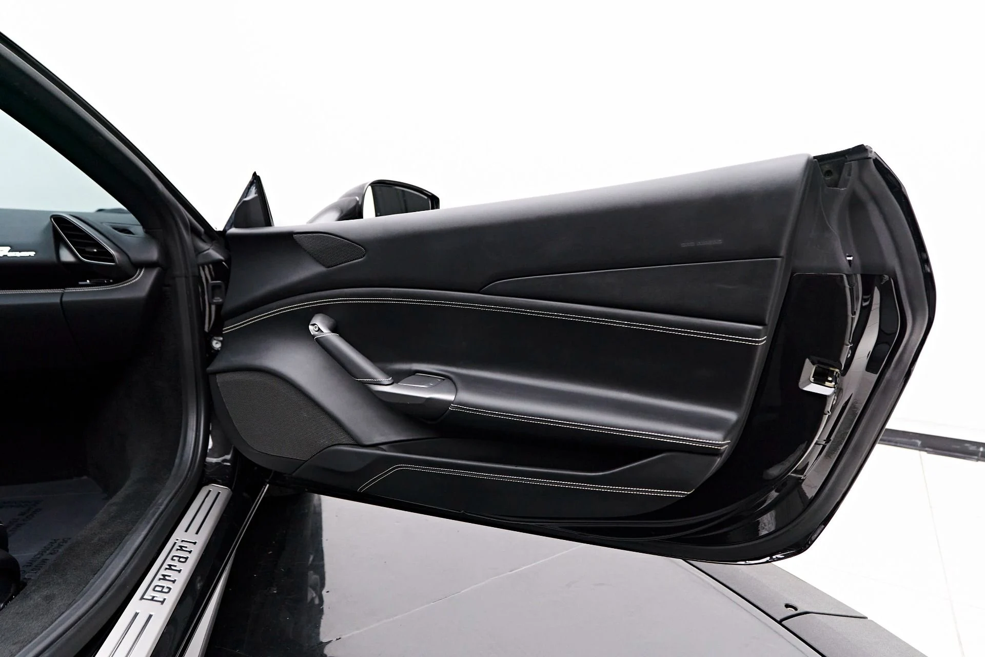 mph027_3389929768_Used_2018_Ferrari_488_Spider_Base_1717624092_8bade66e44