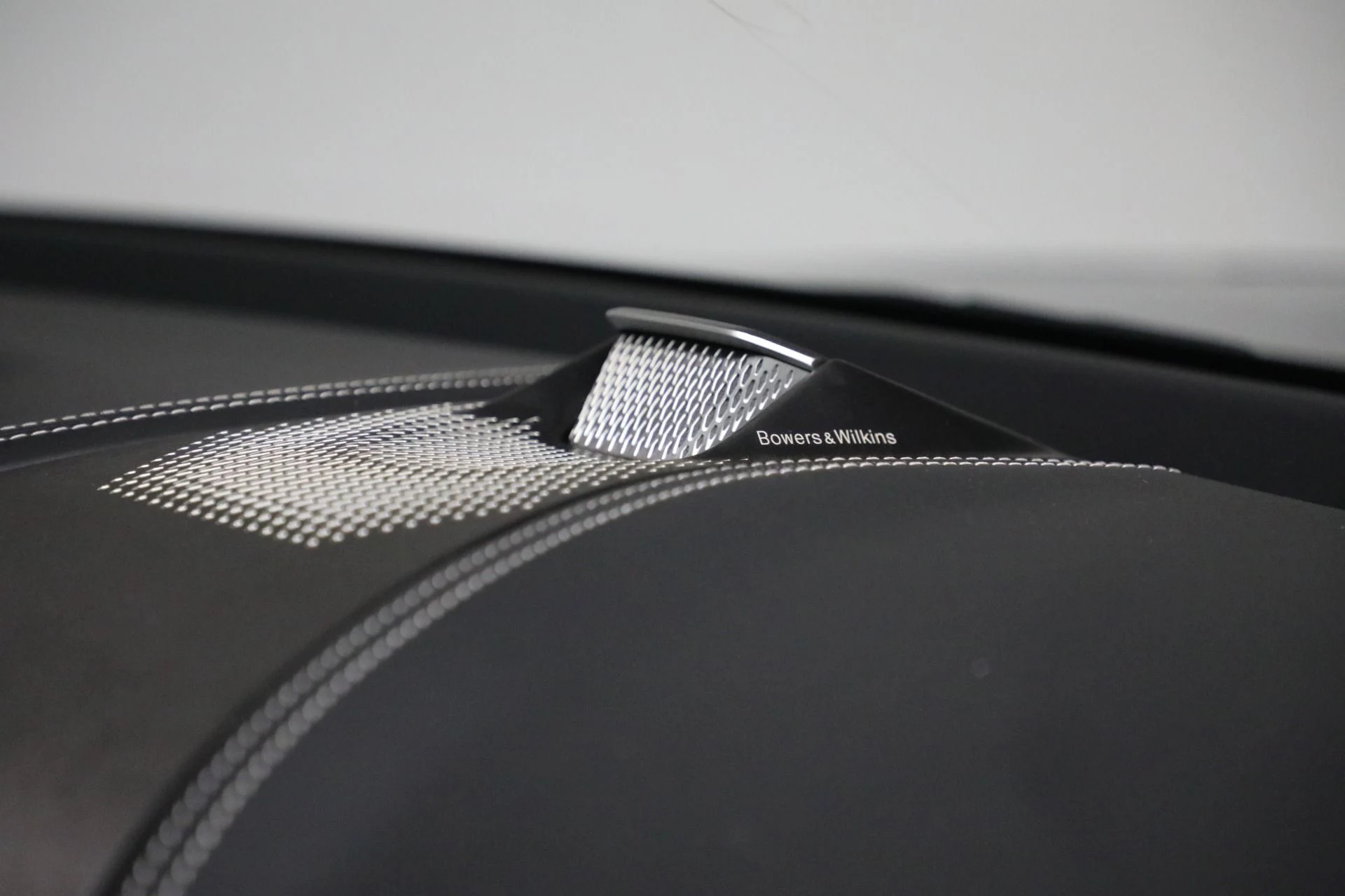 mph027_3402653940_New_2025_Aston_Martin_DBX_707_ef8bd2ab6d