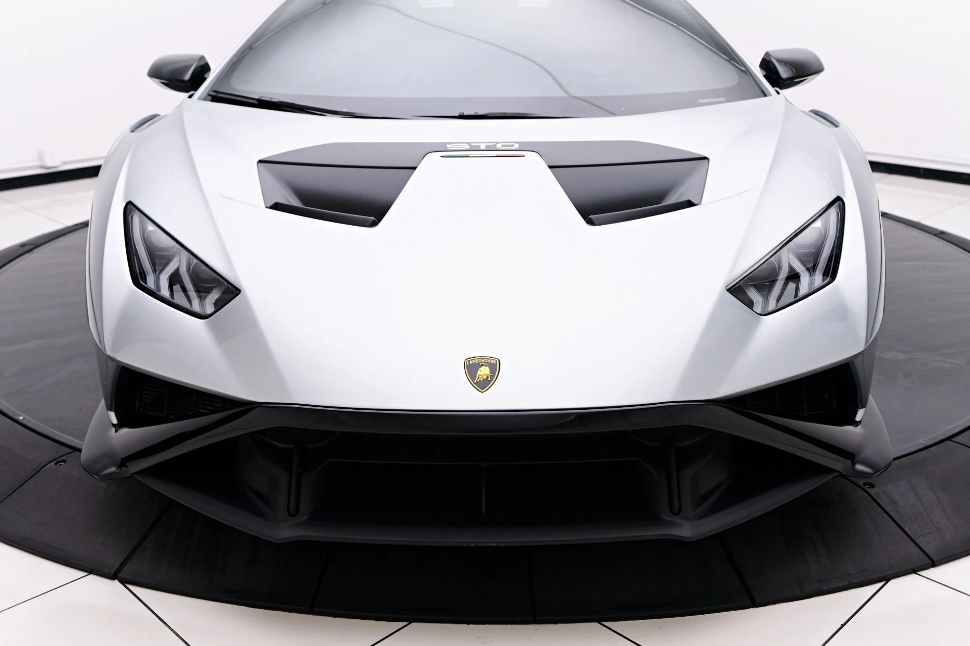mph027_3405873659_Used_2023_Lamborghini_Huracan_STO_Base_1754673404_ff9ad23e6b