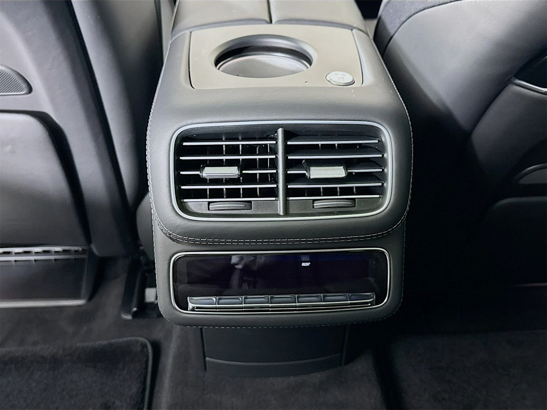 mph027_3418042735_47048c2bcaad848490960cfc7fa6f8d4x_e31769a270