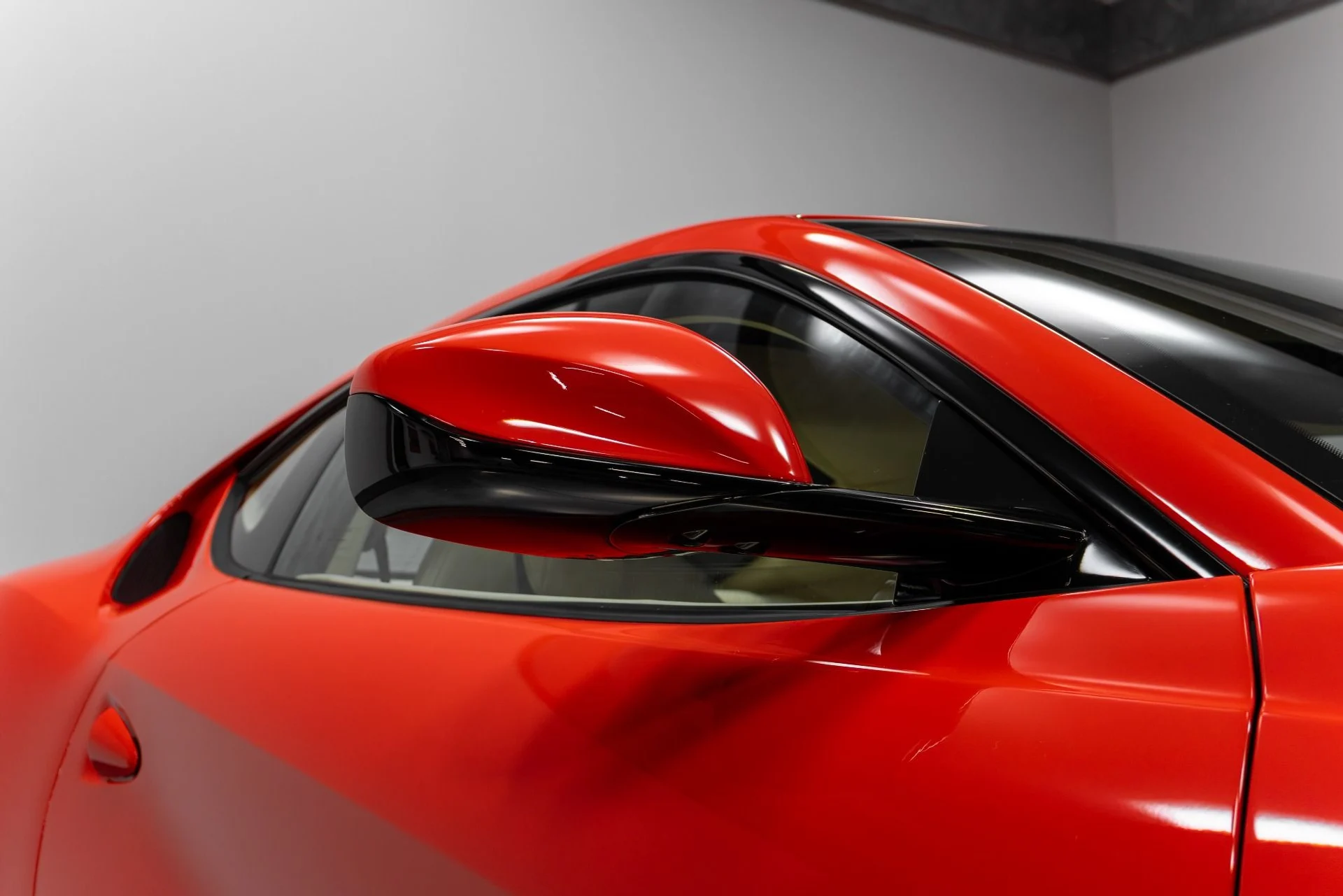 mph027_3420956270_Used_2018_Ferrari_812_Superfast_1763480061_a5f64dde9f