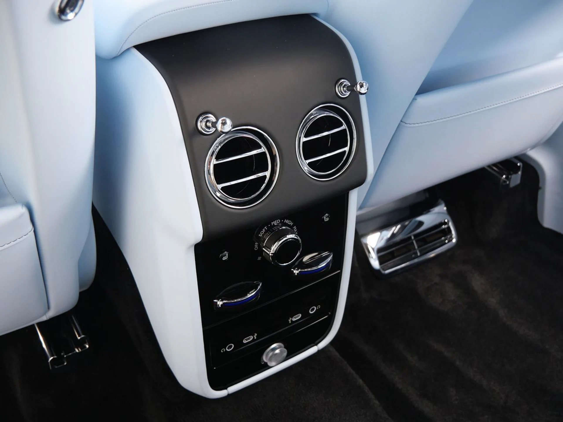 mph027_3438391530_66afba47ec0b4c88a0a05d93f1c81af8x_198f58b88d