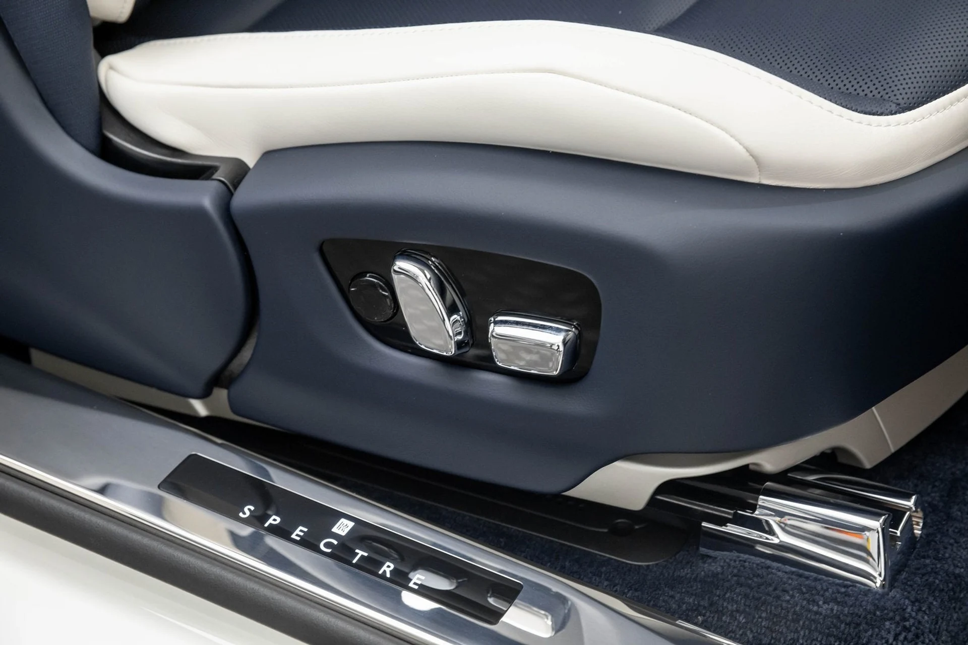 mph027_3441550267_28_f63dde9d07