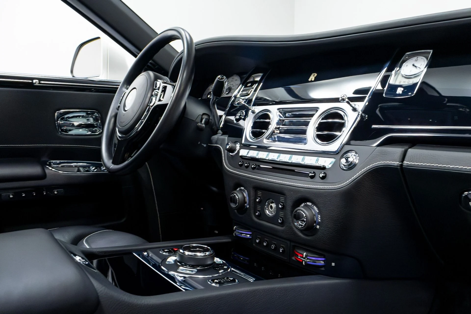 mph027_34456495_Used_2016_Rolls_Royce_Ghost_1775019332_130d890e3a