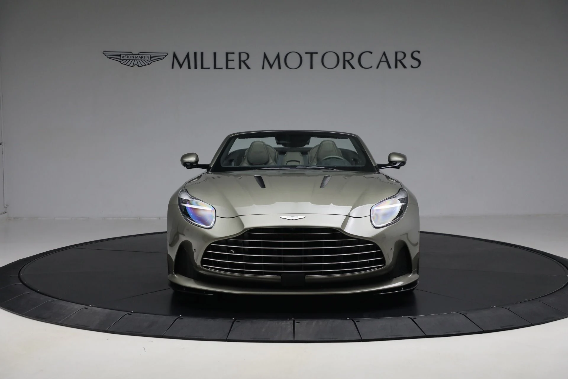 mph027_345522354_New_2024_Aston_Martin_DB_12_Volante_6ce19e62f5
