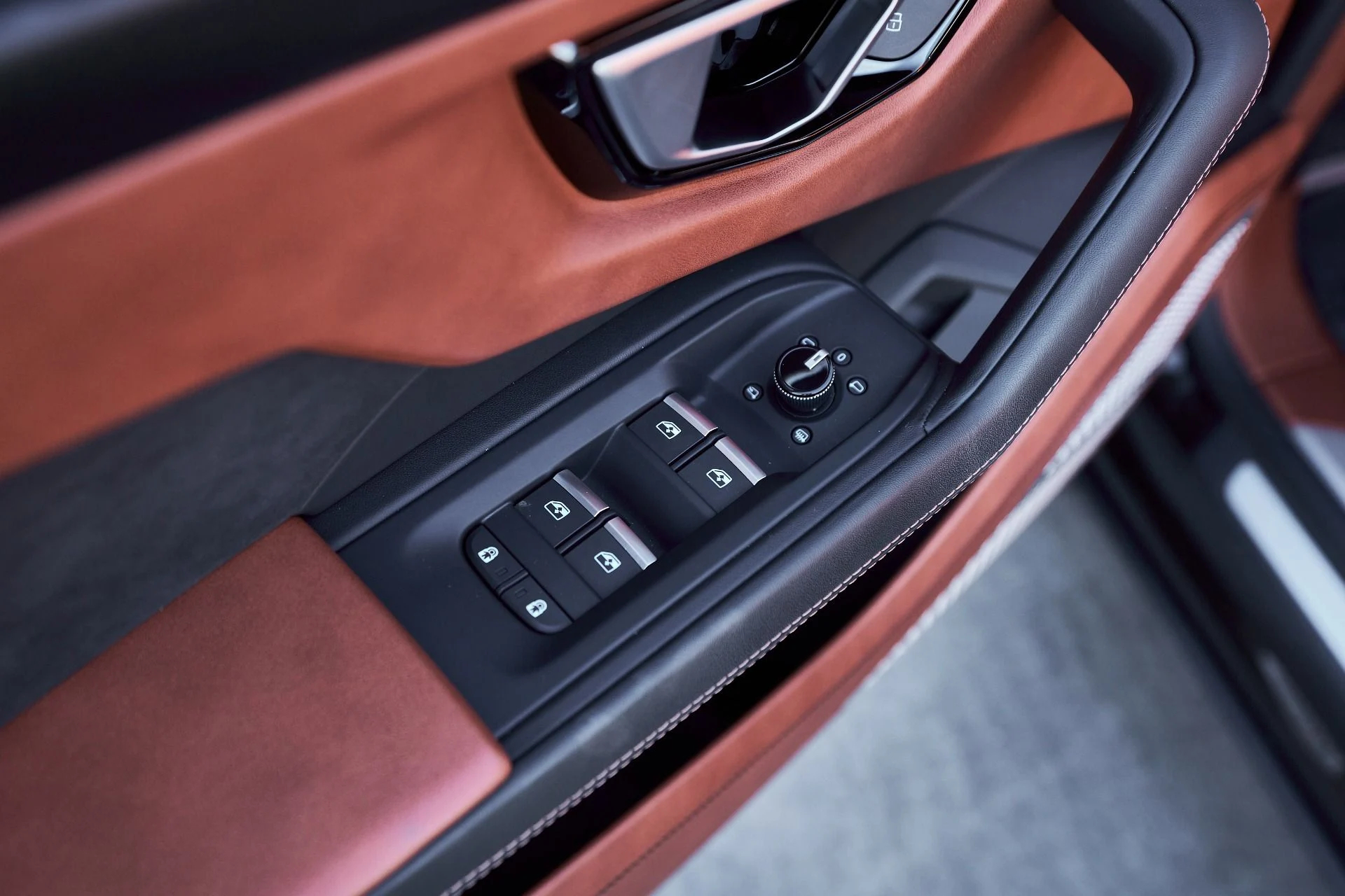 mph027_3463422160_Used_2022_Lamborghini_Urus_1764710446_f9172b9857