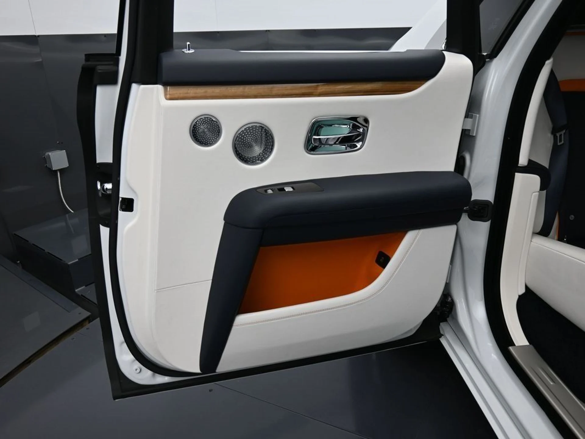 mph027_3465764250_0187125a2a1c4268f195c04595718dc1_6c28f0c138