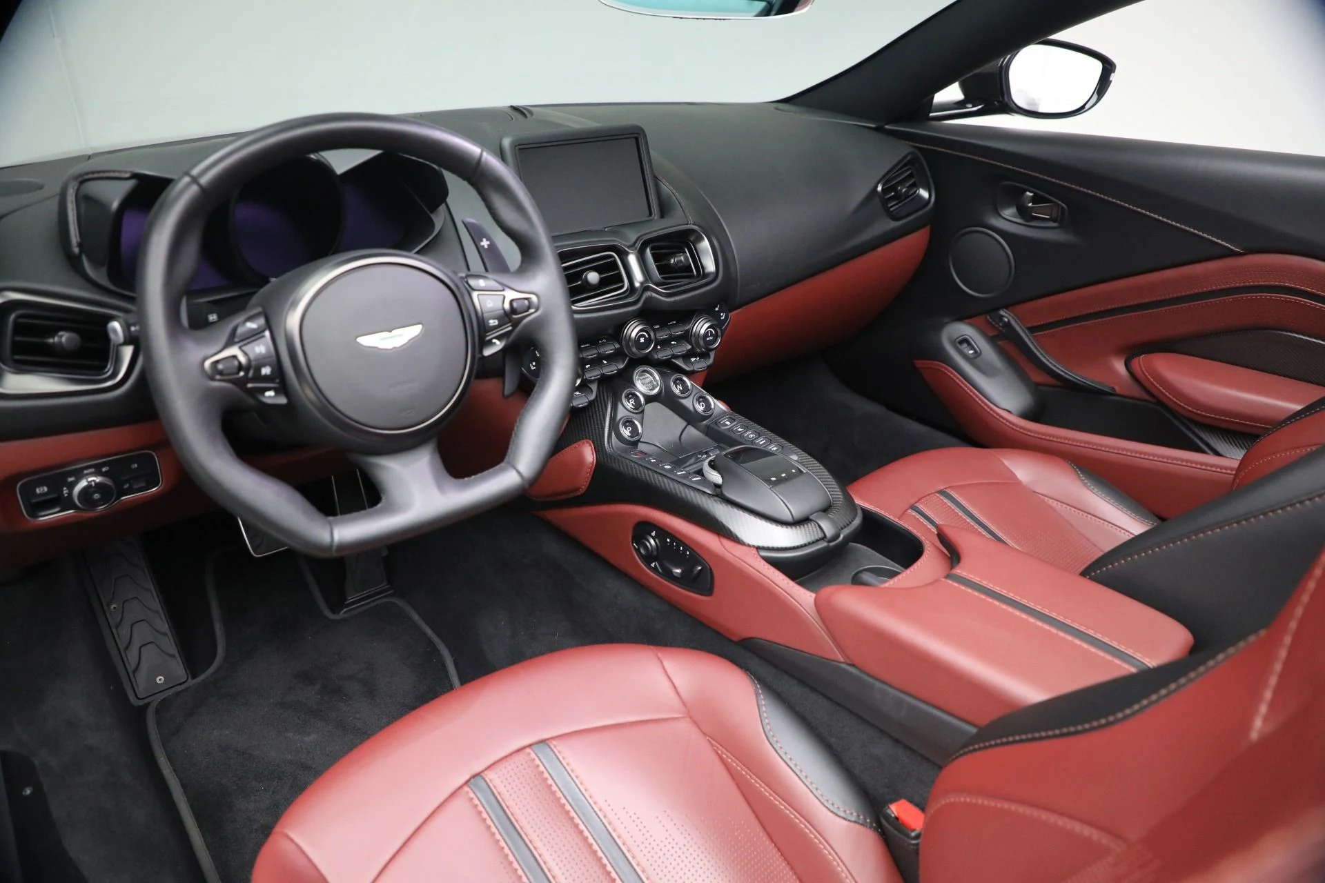 mph027_3466965107_Used_2021_Aston_Martin_Vantage_1764880978_aaa1036741