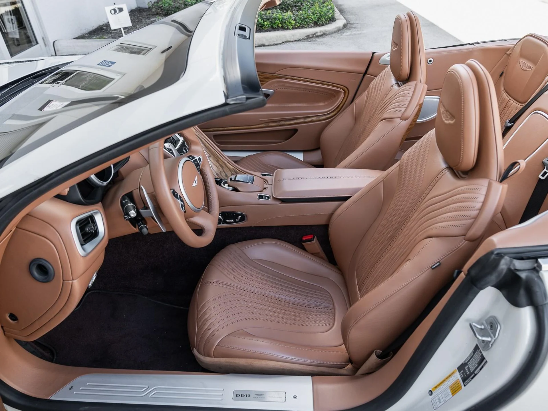 mph027_3467677890_Used_2019_Aston_Martin_DB_11_1760731542_5c92de78c4