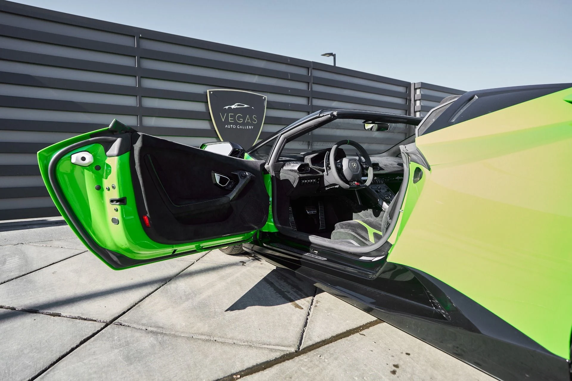 mph027_3475128438_Used_2019_Lamborghini_Huracan_Performante_Spyder_1764058283_ba49d94e7f