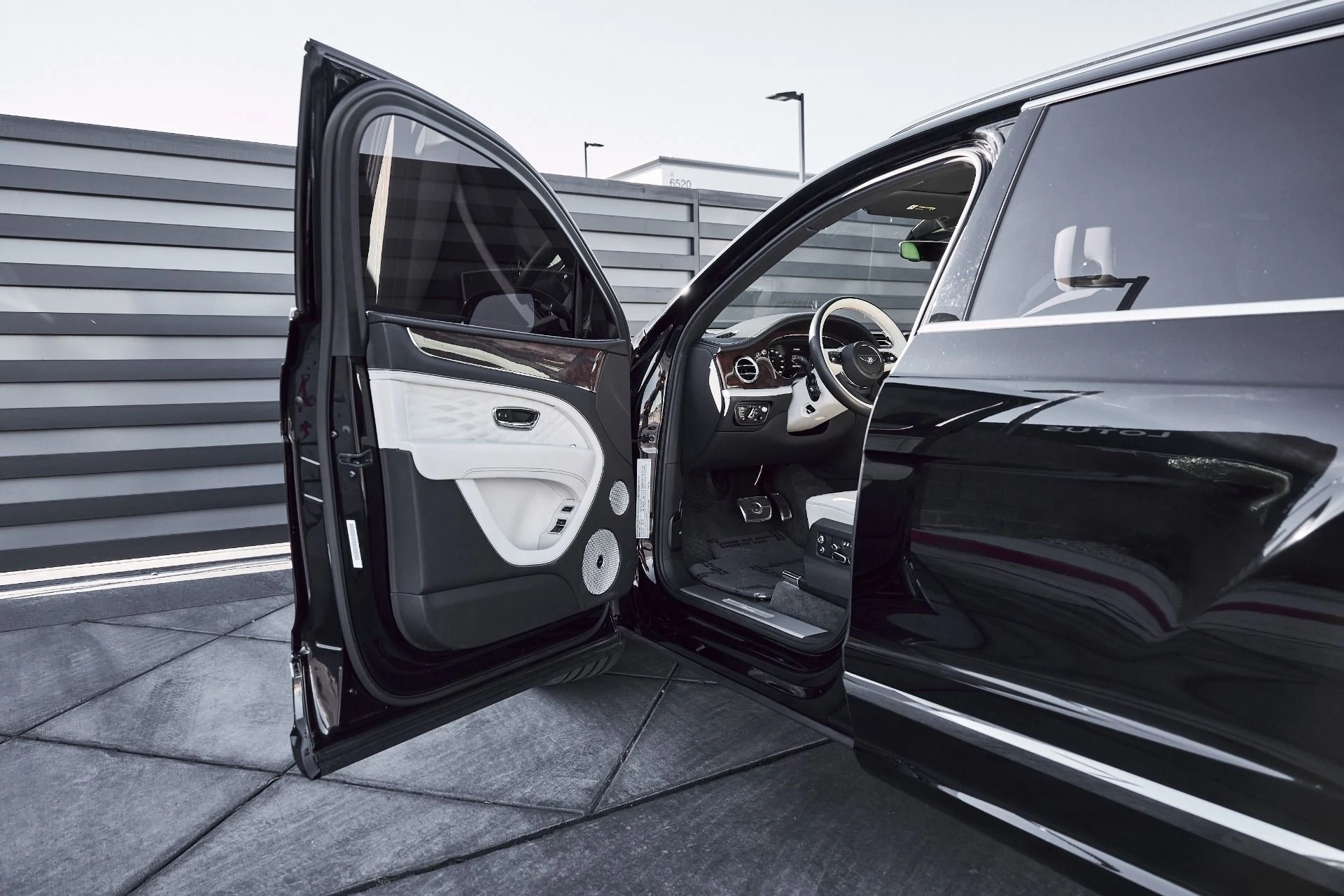 mph027_3499375149_Used_2023_Bentley_Bentayga_EWB_Azure_1773968871_fcebfa5fde