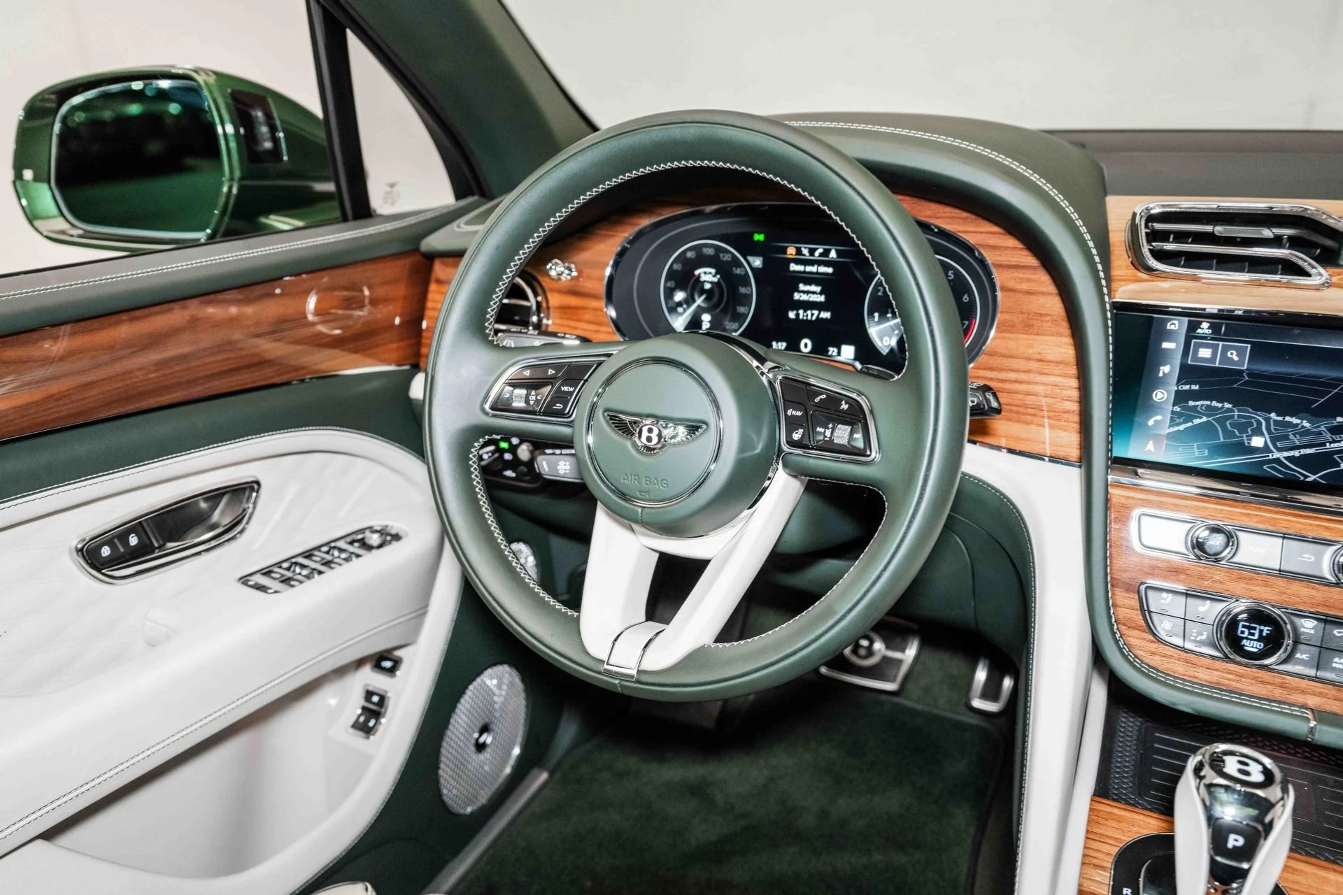 mph027_3500897869_Used_2023_Bentley_Bentayga_EWB_Azure_V8_1716828034_1908f57b4c