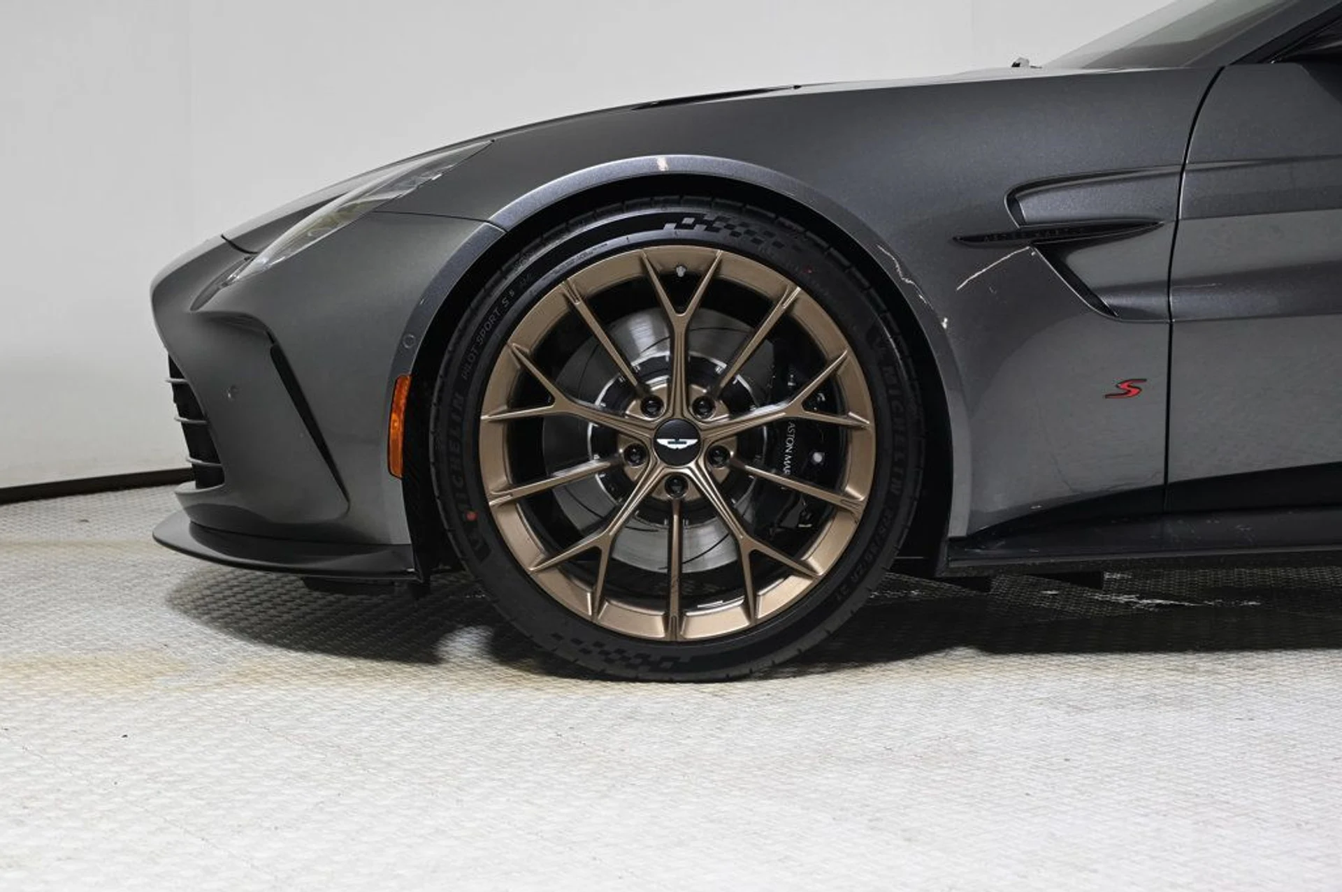 mph027_350246022_used_2026_aston_martin_vantage_s_11350_22984159_27_1024_eef2a50d47