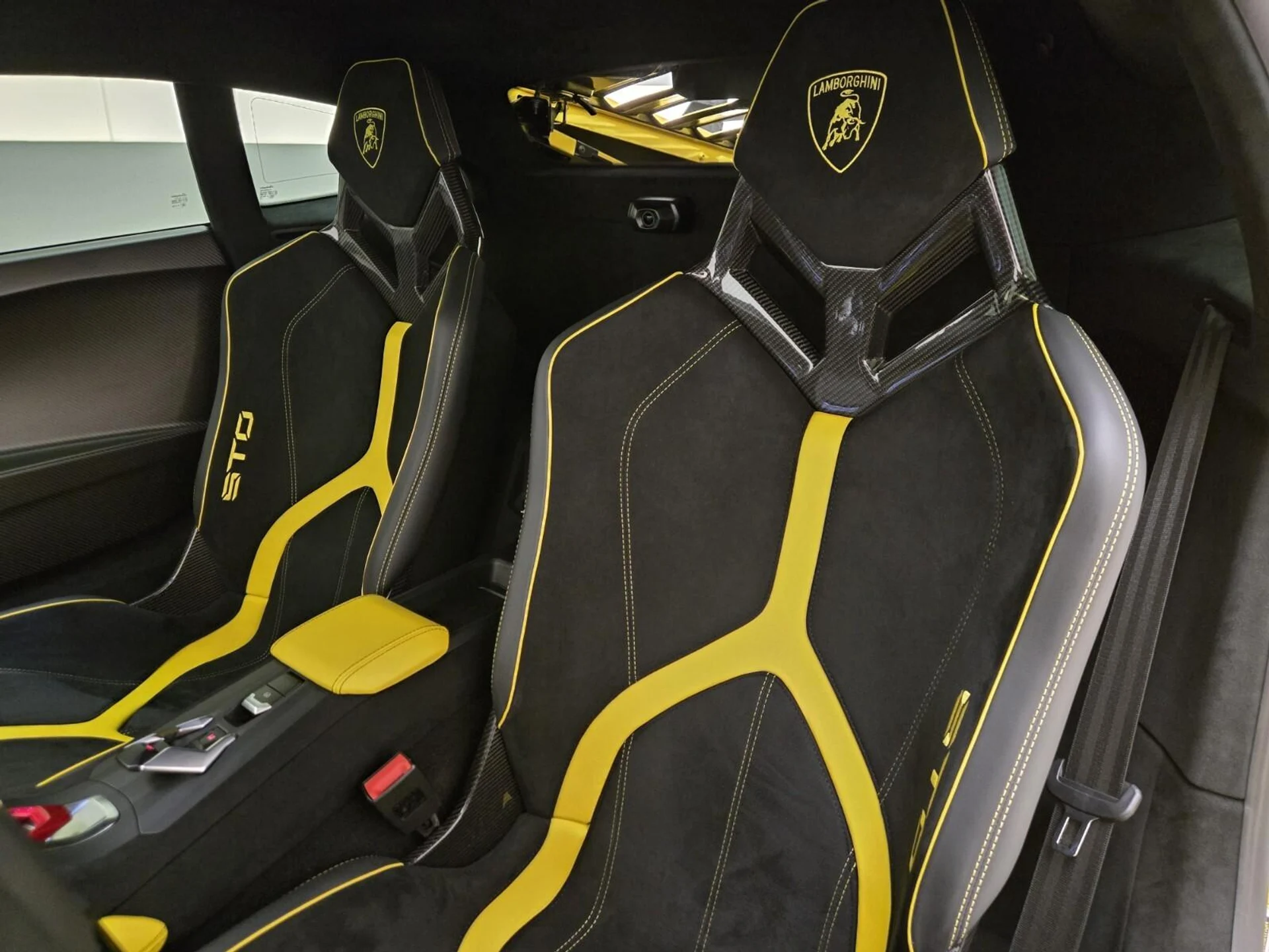 mph027_3502672175_Used_2022_Lamborghini_Huracan_STO_1755758936_71c9beee4e