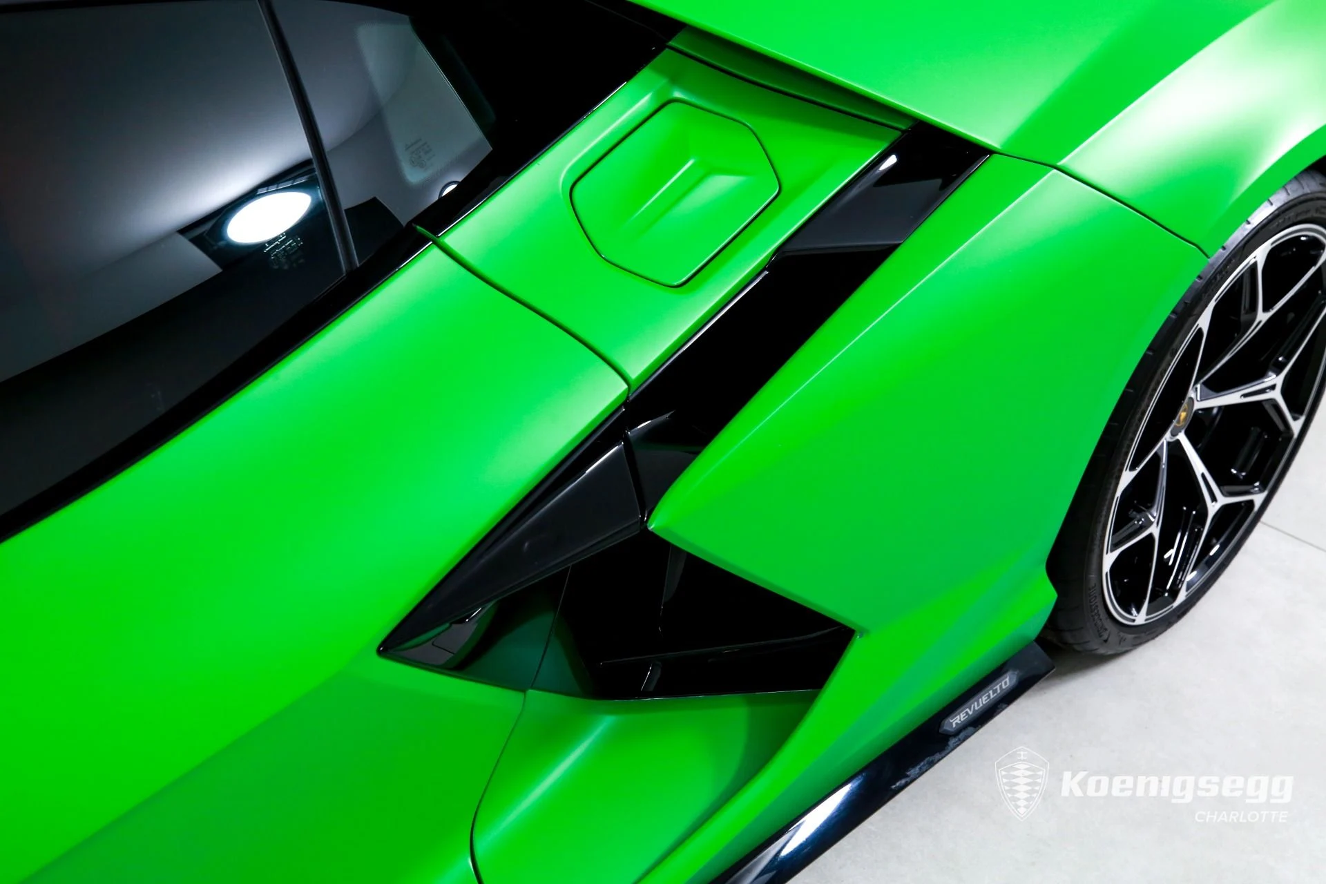 mph027_3504946690_Used_2024_Lamborghini_Revuelto_1774640999_57ca9cd0ab