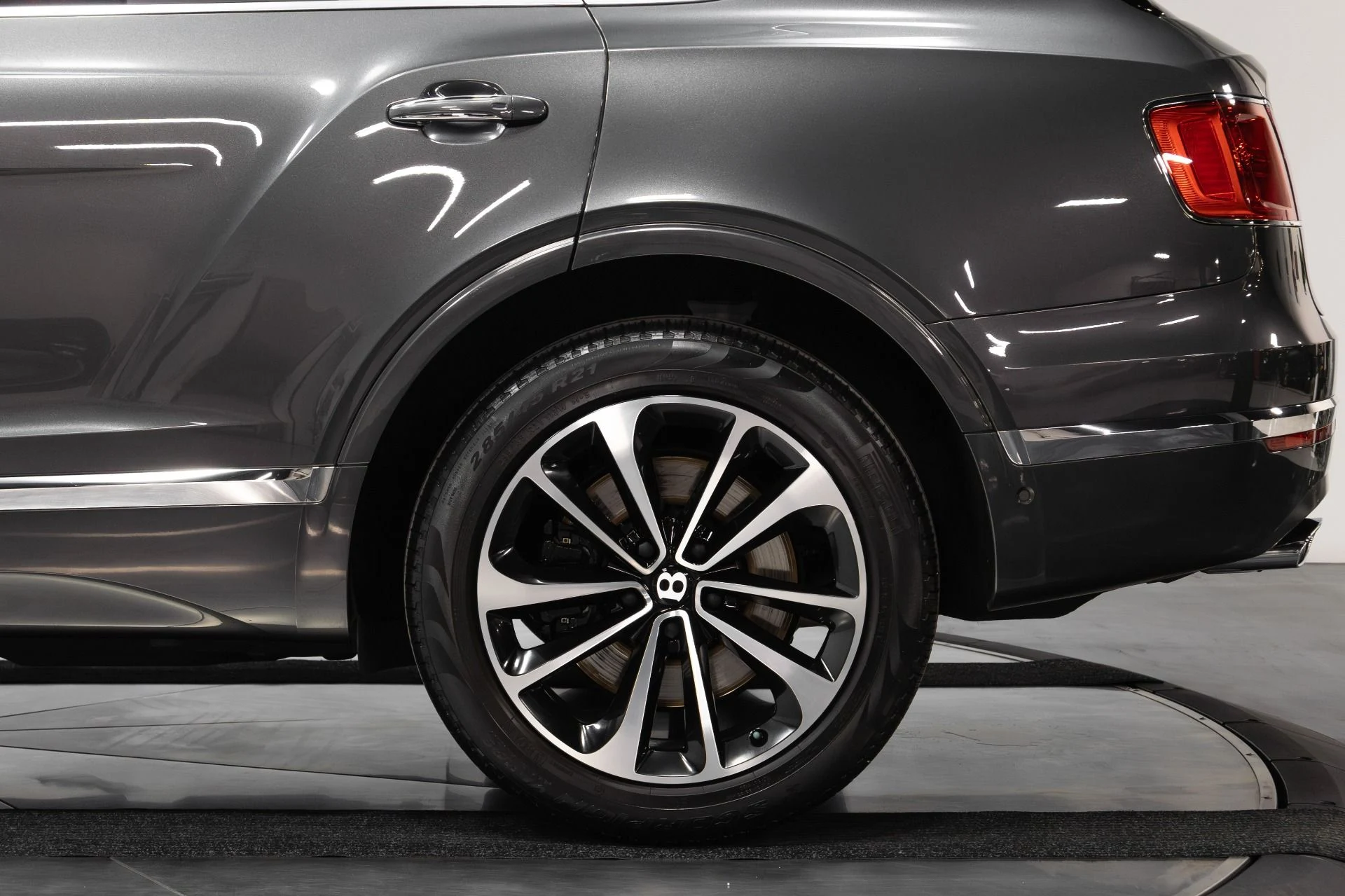 mph027_3505016856_Used_2017_Bentley_Bentayga_W12_1763489562_fe5277b6af