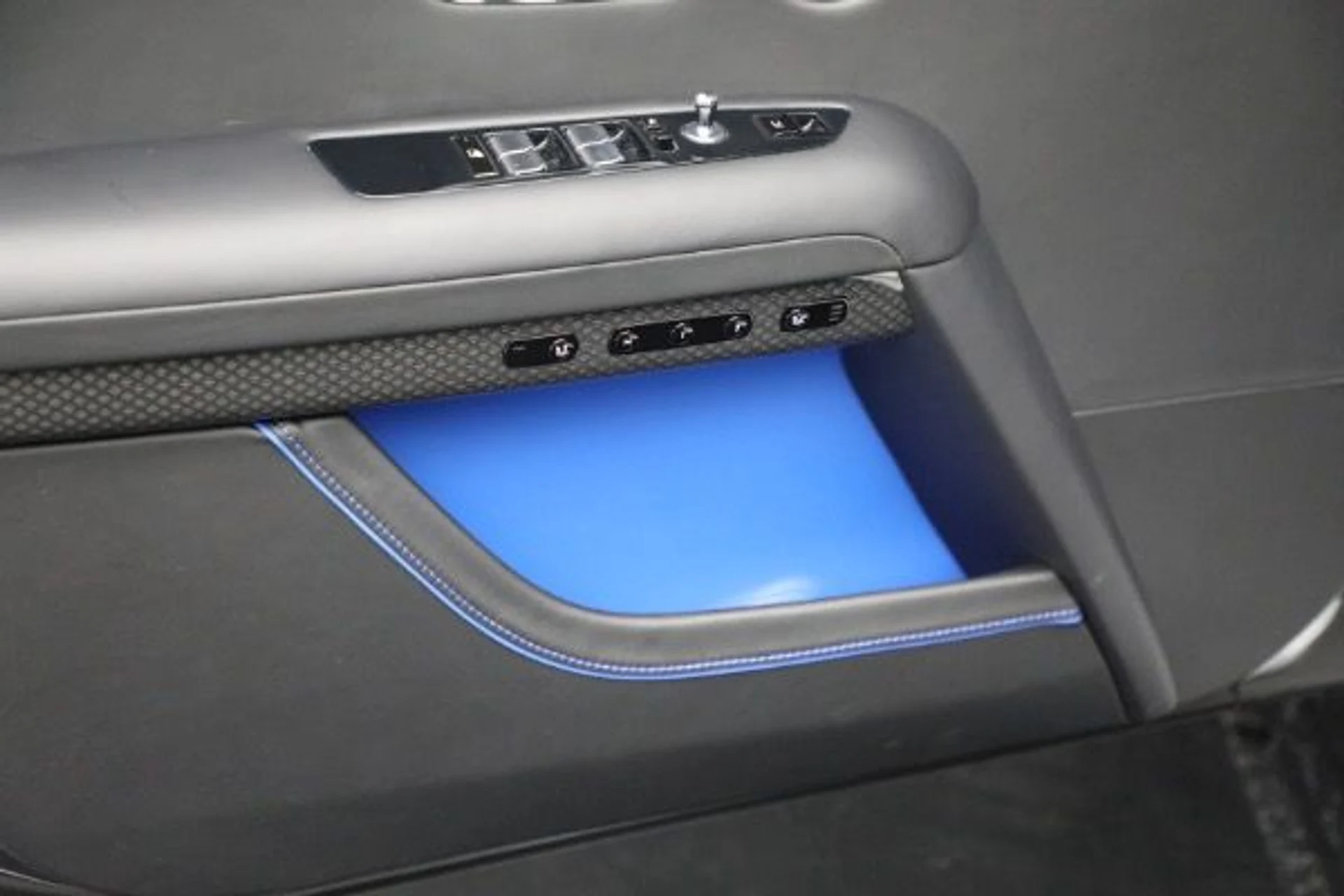 mph027_3506256175_New_2025_Rolls_Royce_Black_Badge_Ghost_d002b06b4e