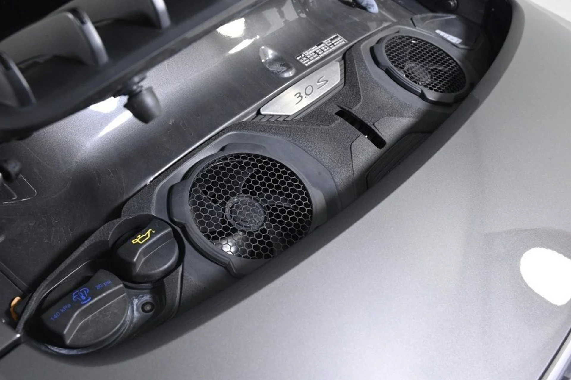 mph027_3519887238_0fd5c64f11f947968977c3eb3bb43d25_e491a01f99