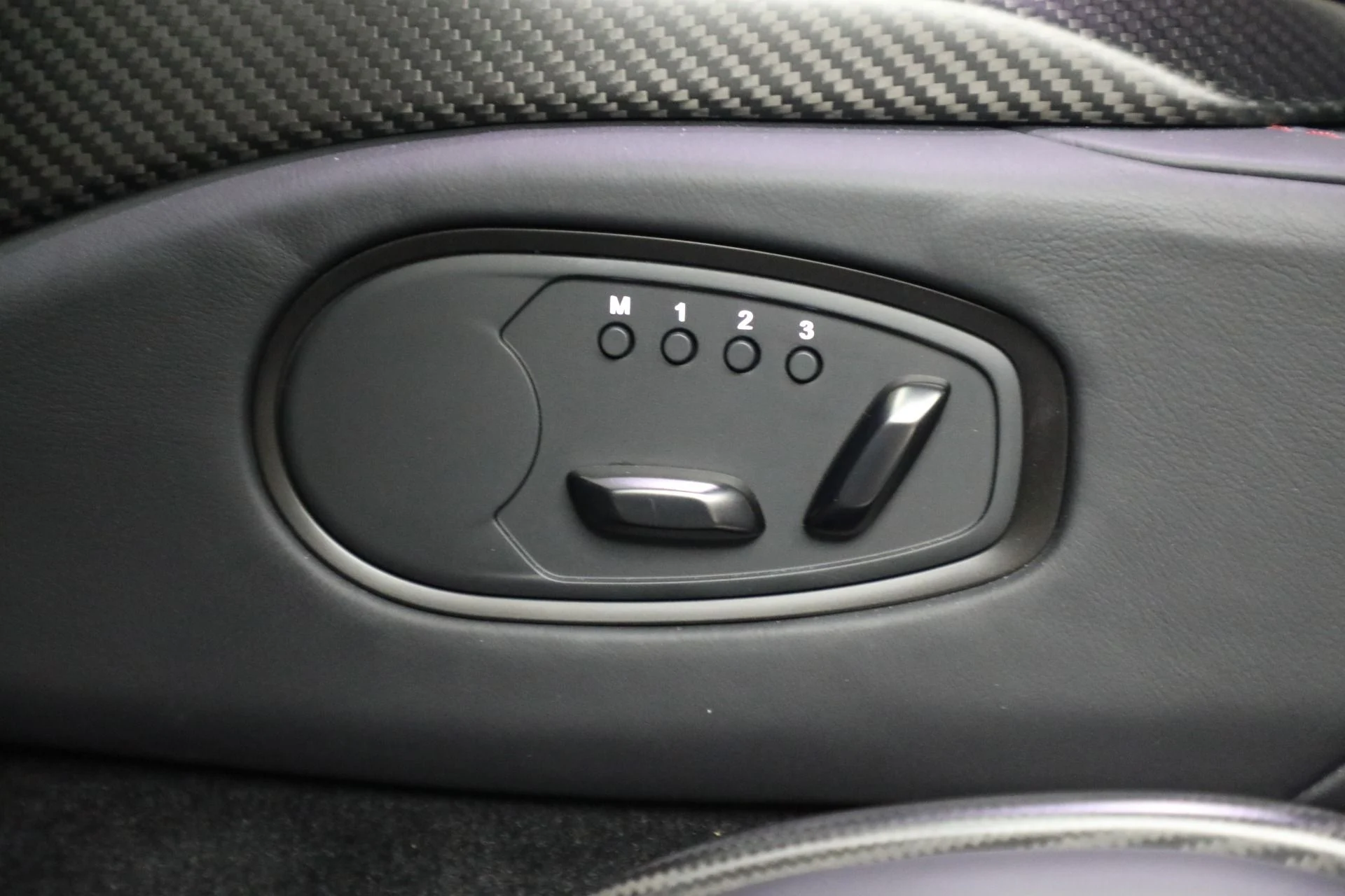 mph027_3527583696_Used_2023_Aston_Martin_Vantage_V12_544dd40dad