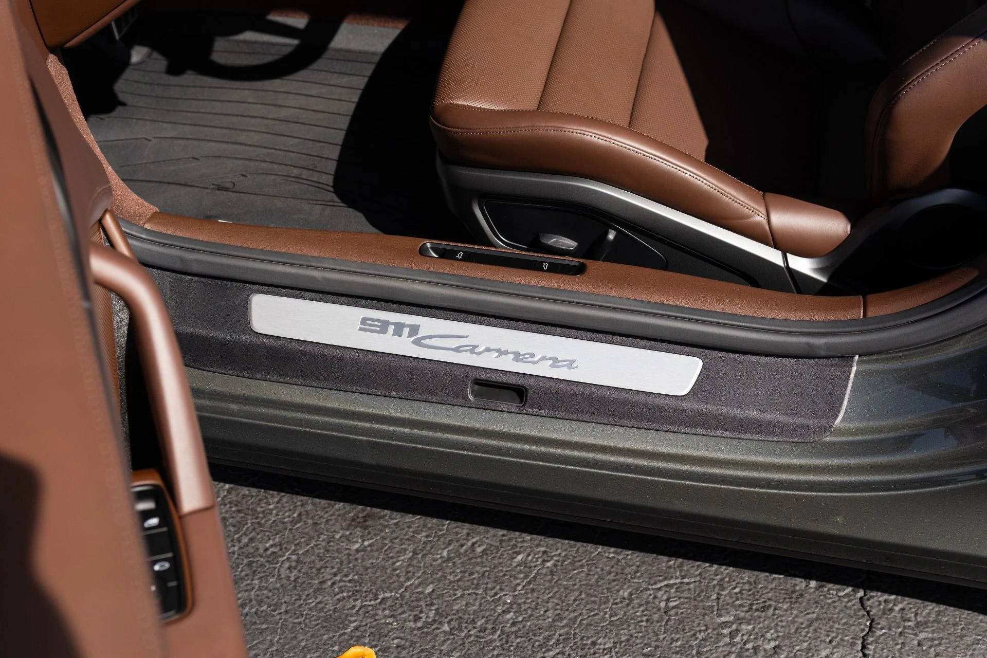 mph027_3536813631_Used_2024_Porsche_911_Carrera_1772817627_64b1ec6c7b