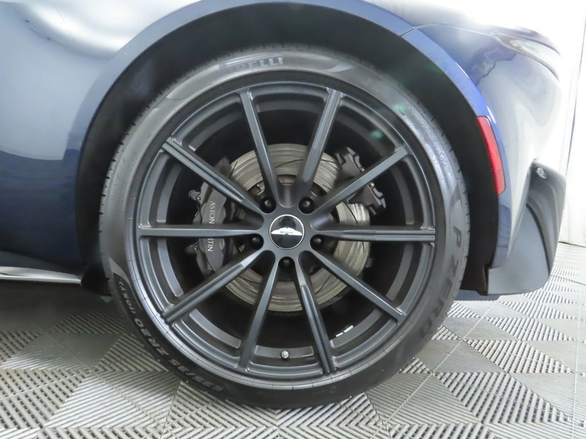 mph027_354696819_used_2020_aston_martin_vantage_coupe_8119_22982881_28_1024_cc821078af