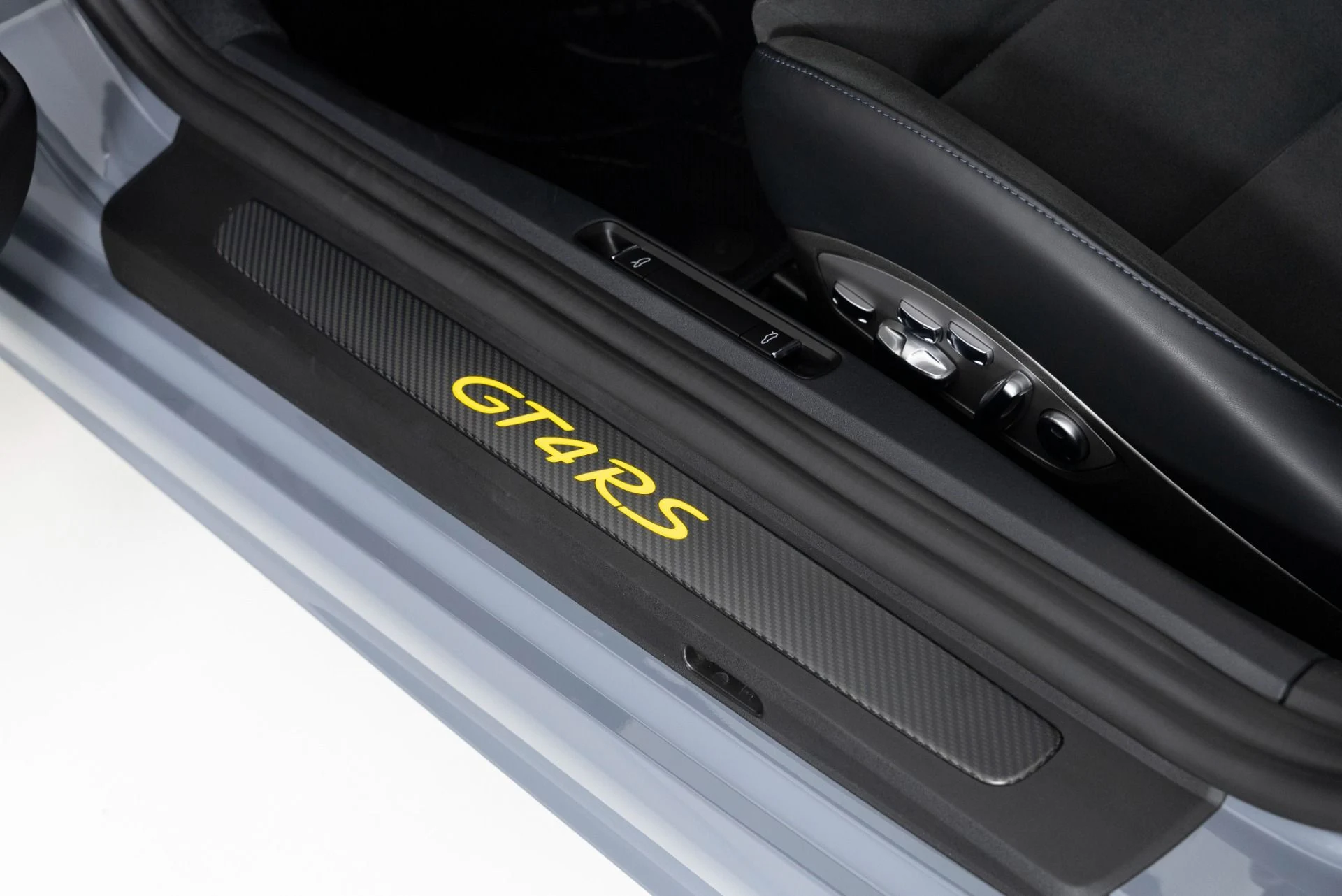 mph027_3550072358_Used_2024_Porsche_718_Cayman_GT_4_RS_1756417619_ea3fccf854