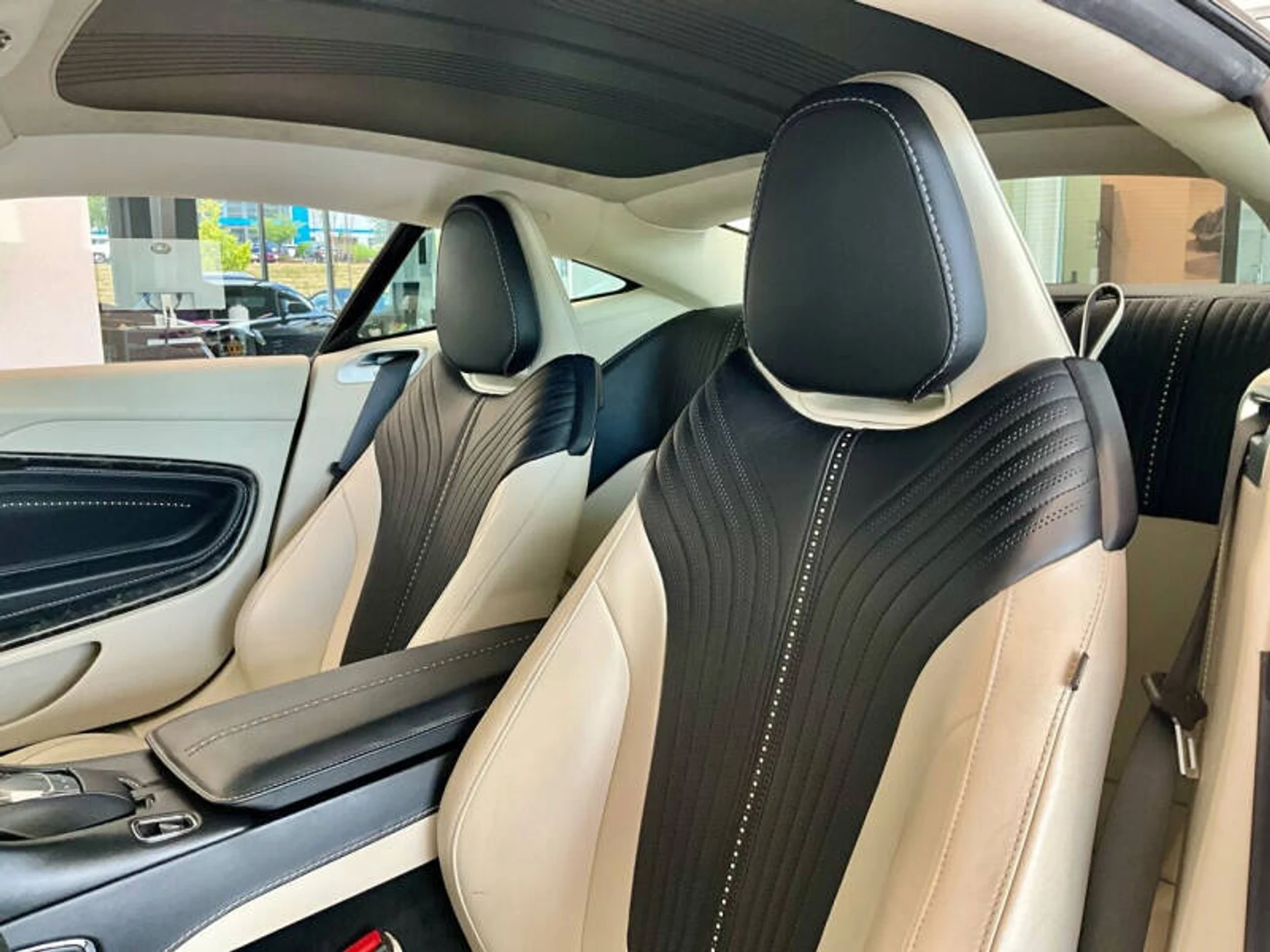 mph027_3551650344_2018_aston_martin_db11_v12_2dr_coupe_088cf4e460