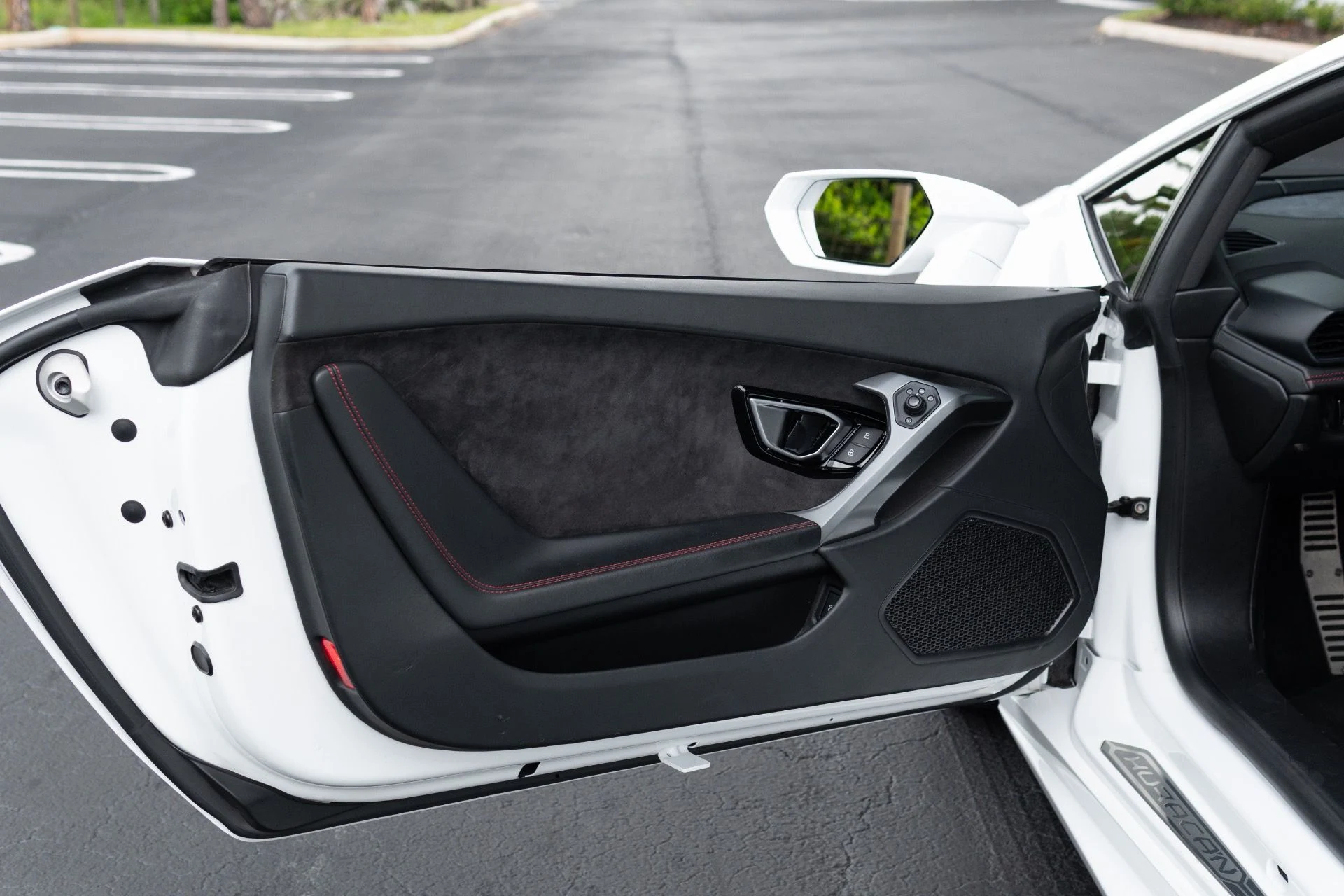 mph027_3563505819_Used_2016_Lamborghini_Huracan_LP_580_2_1778629872_641ec190a9