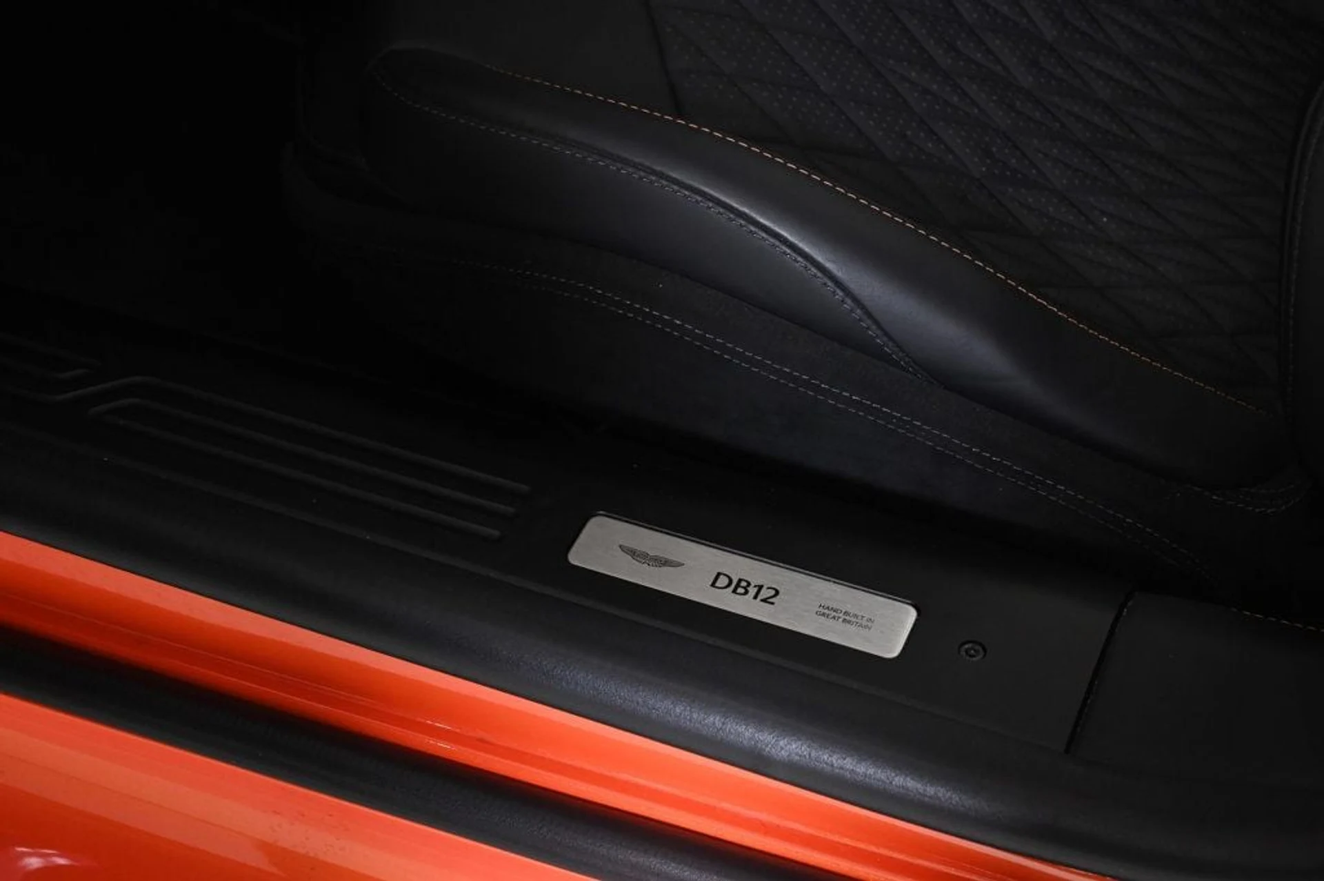 mph027_3563932342_used_2024_aston_martin_db12_volante_11350_22910068_27_1024_750f480e1f