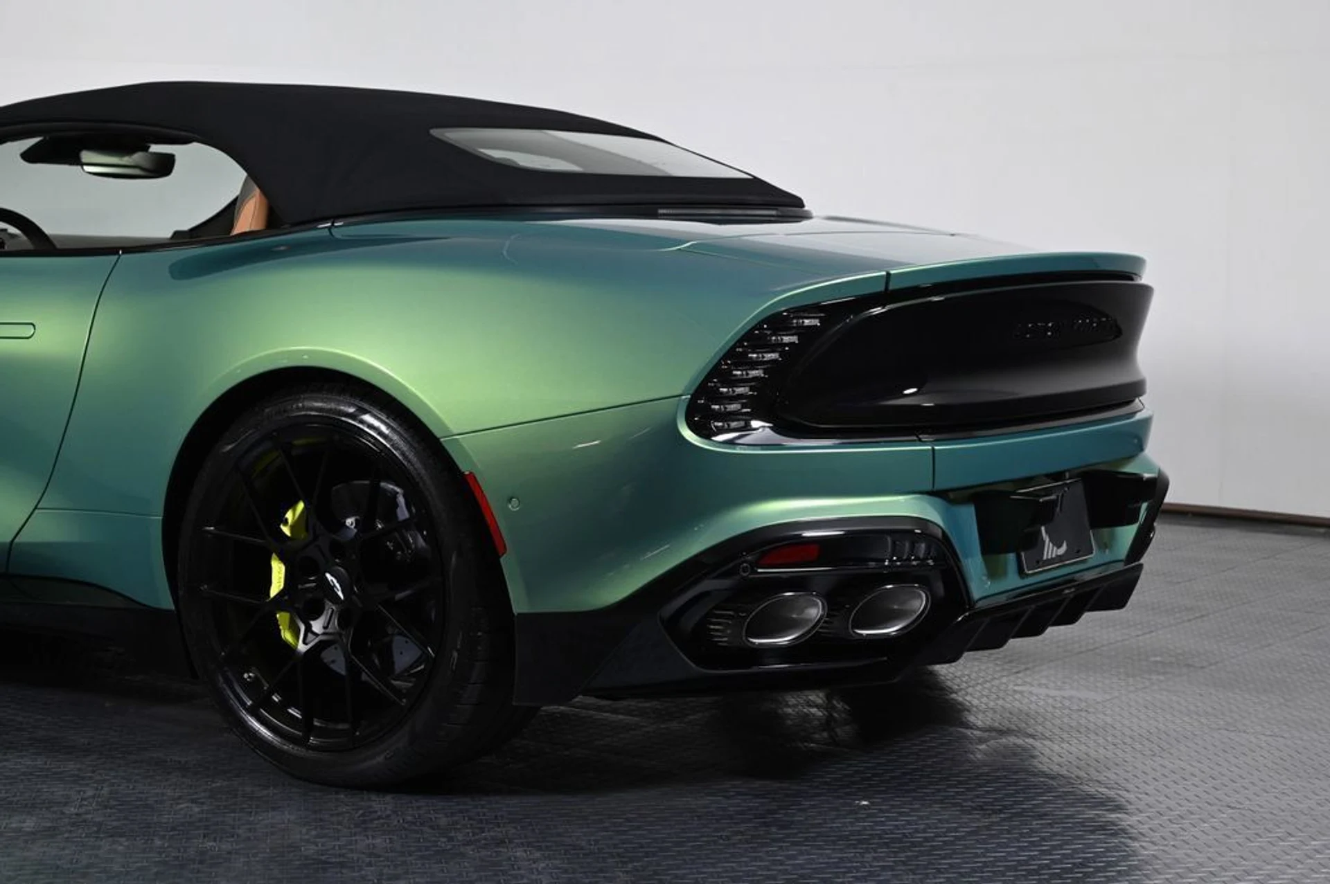 mph027_3570576500_new_2026_aston_martin_vanquish_volante_11350_22992982_28_1024_7b72029fa5